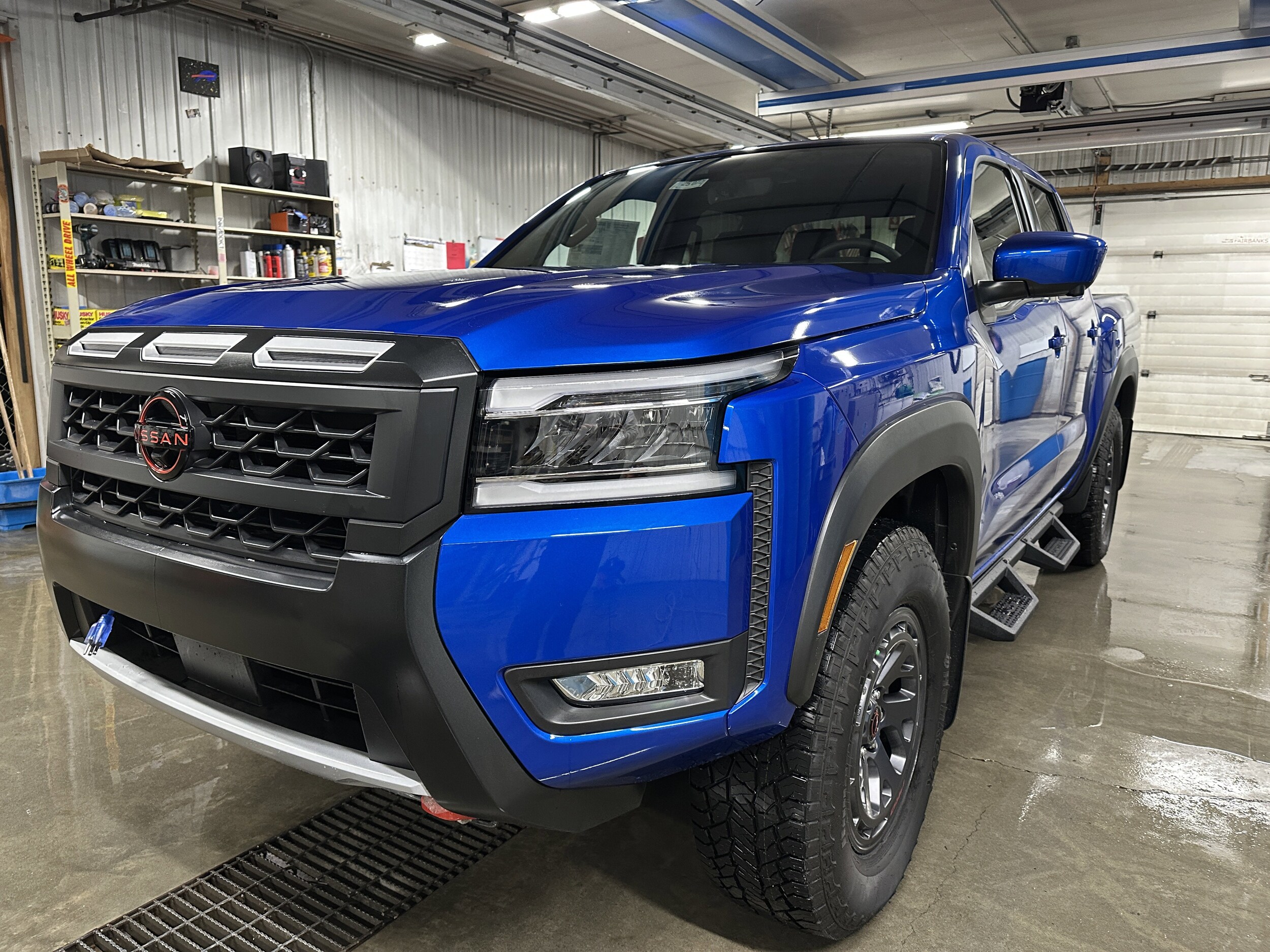 2025 Nissan Frontier PRO-4X photo 3