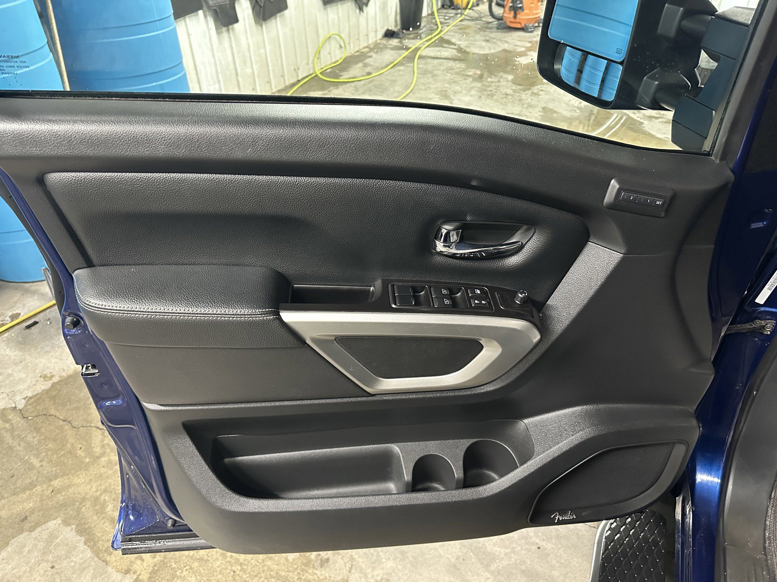 Image 4 of 2020 Nissan Titan SL 4x4 Crew Cab