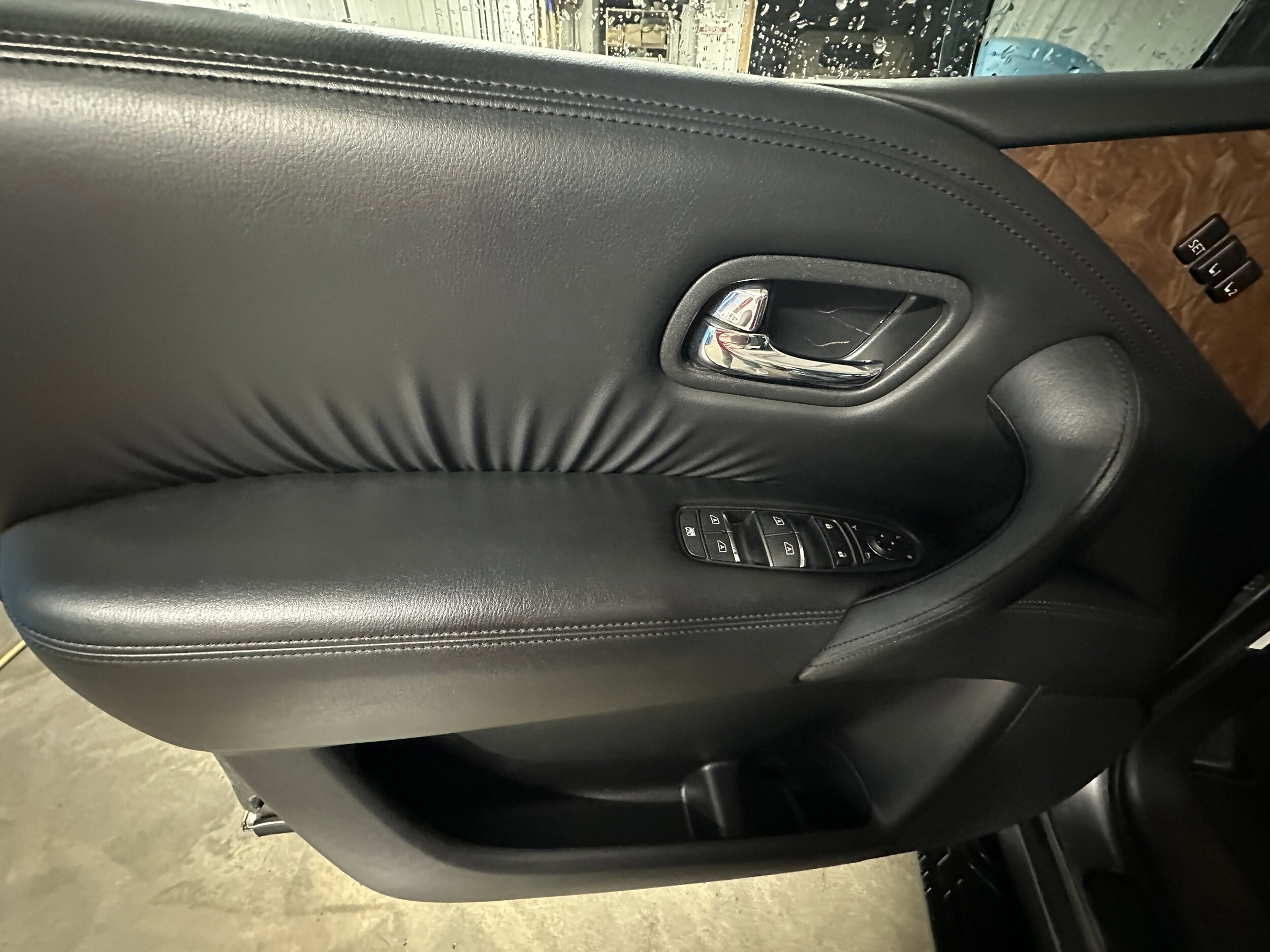 2023 Nissan Armada SL photo 3