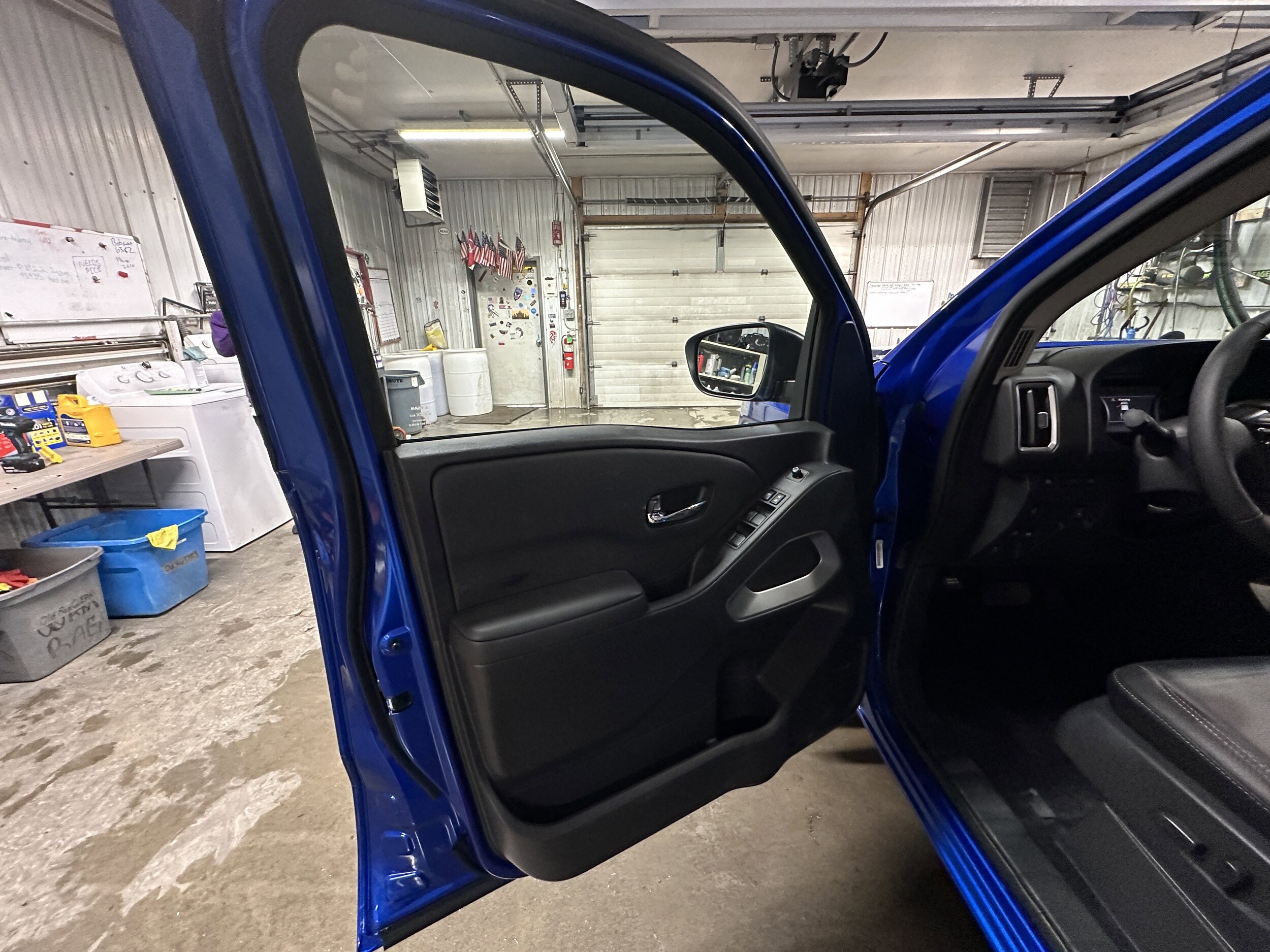 2025 Nissan Frontier SL photo 4