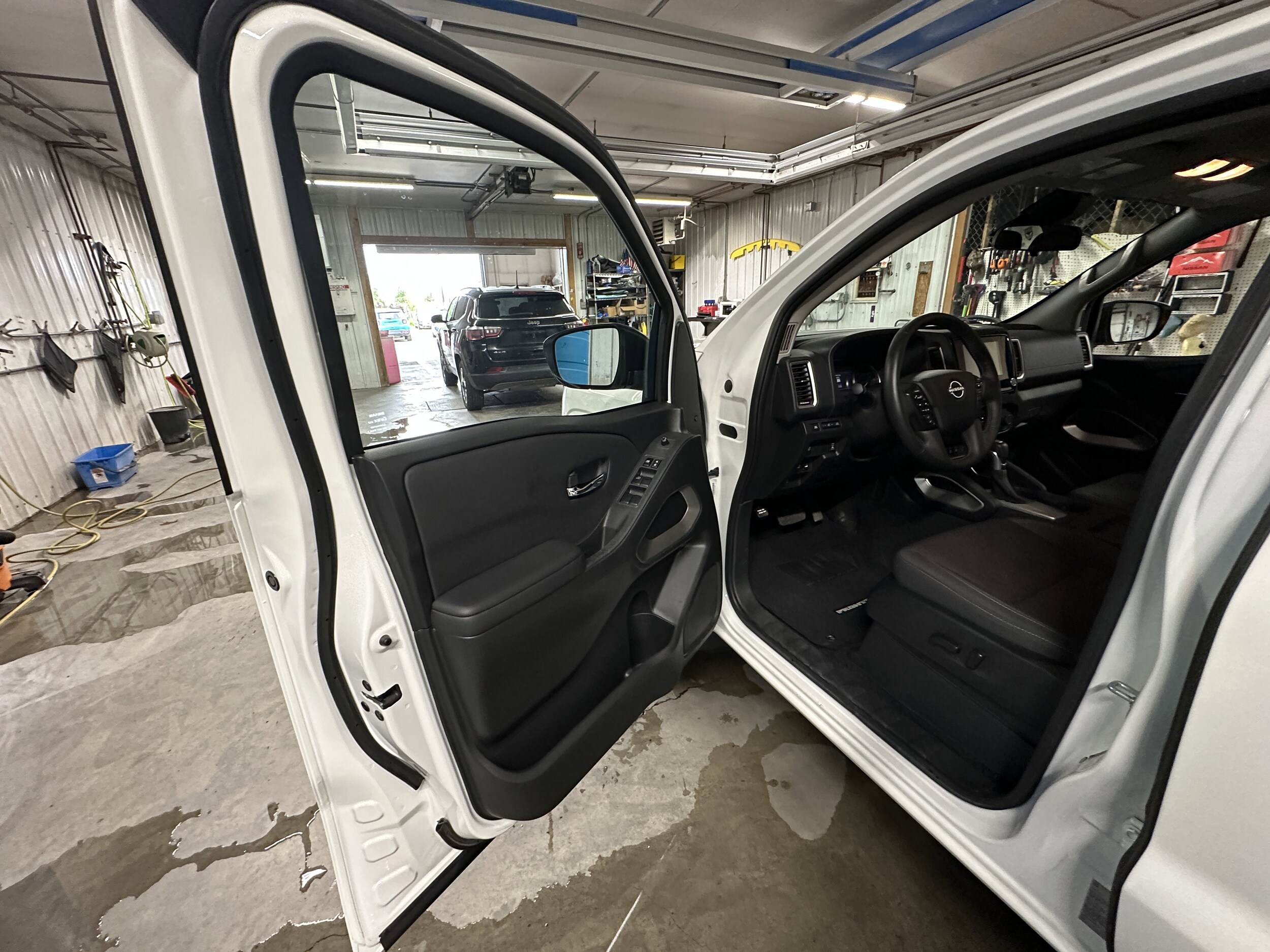 2024 Nissan Frontier Crew Cab SV photo 2