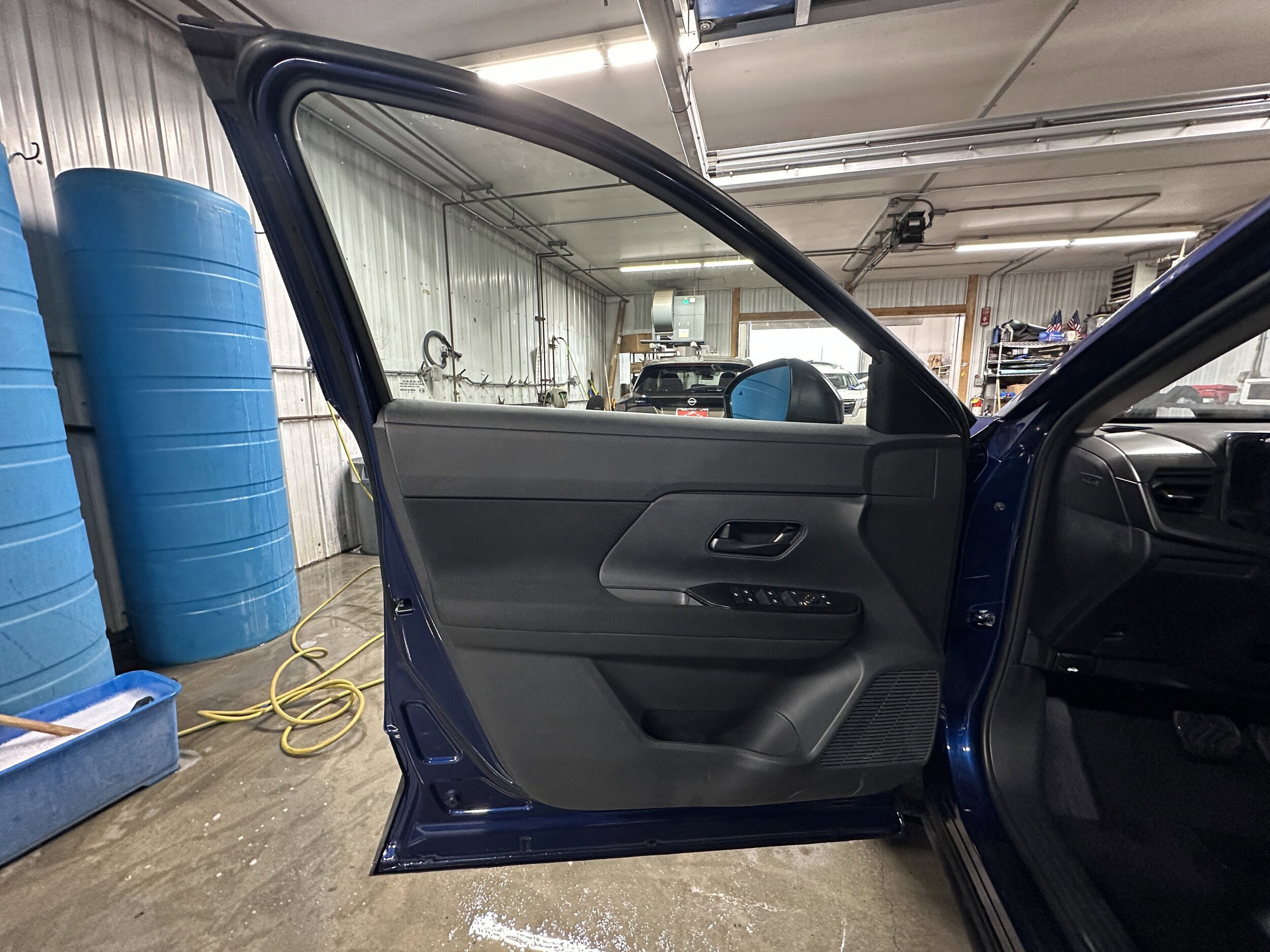 2025 Nissan Kicks S photo 2