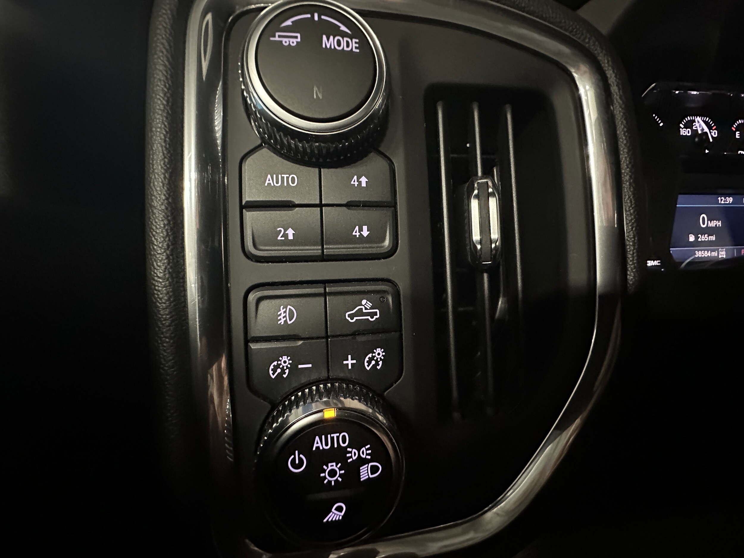 Image 10 of 2023 GMC Sierra 2500HD AT4 4WD Crew Cab 159