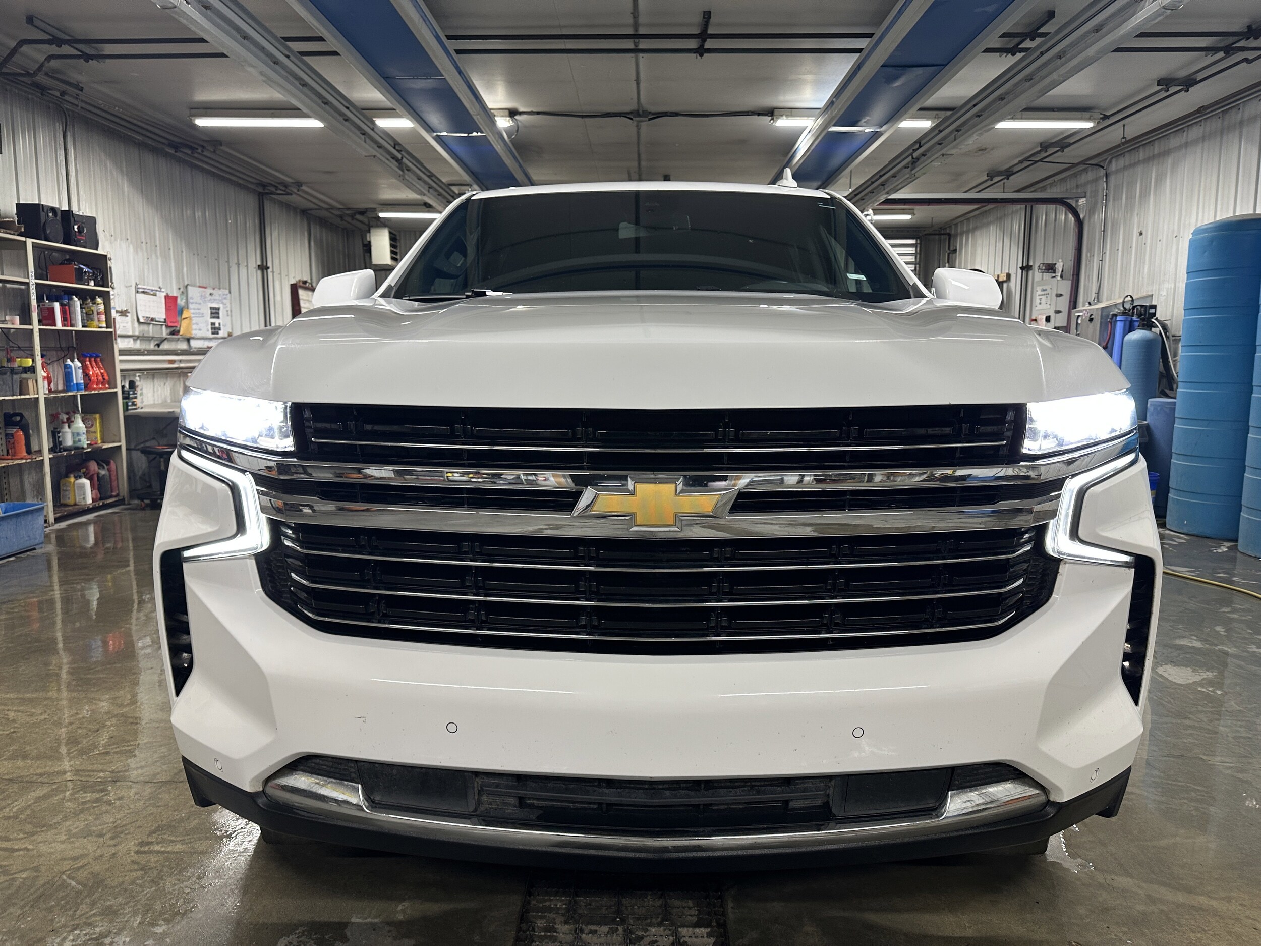 2023 Chevrolet Suburban LT photo 2