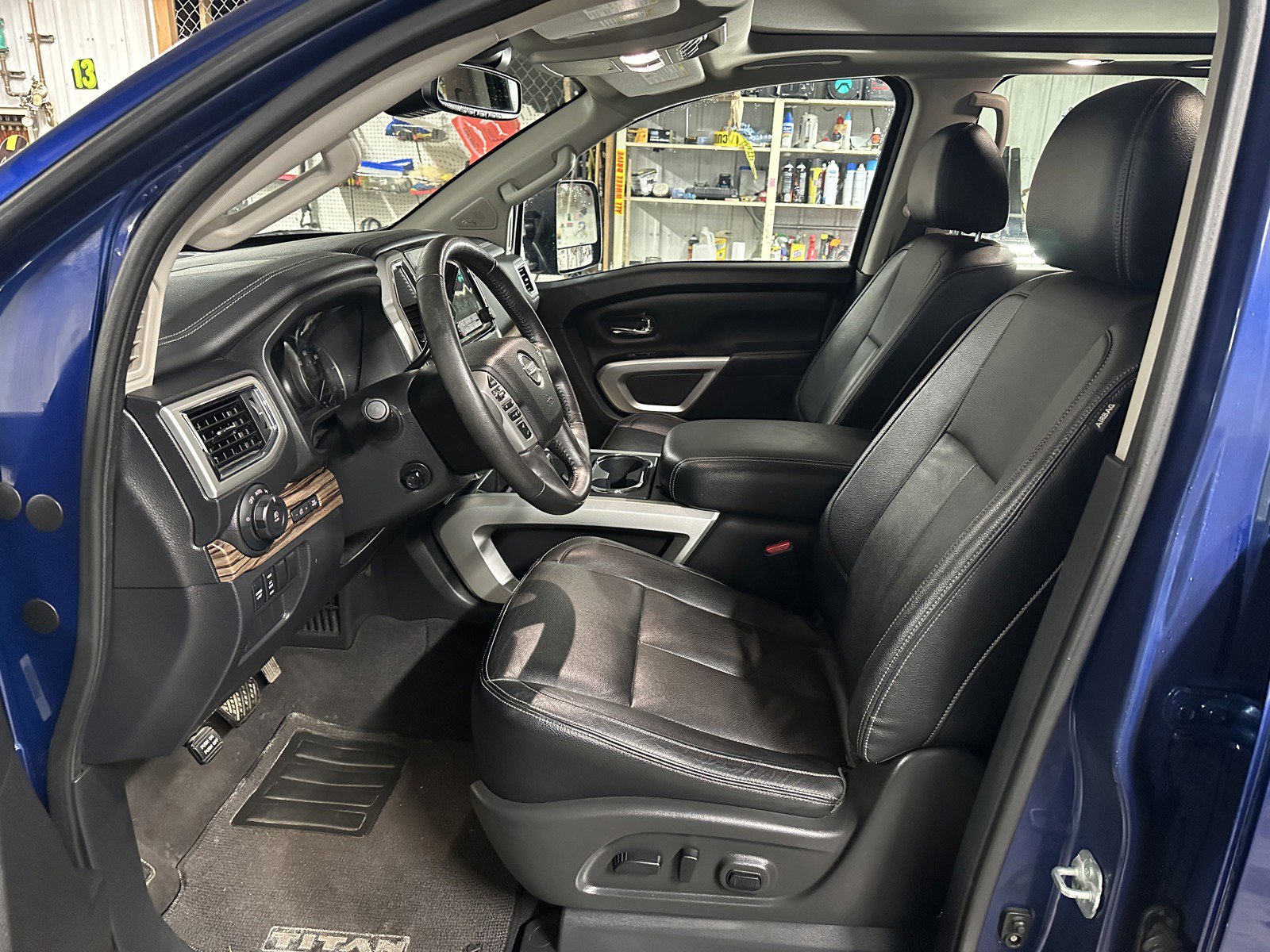 Image 5 of 2020 Nissan Titan SL 4x4 Crew Cab