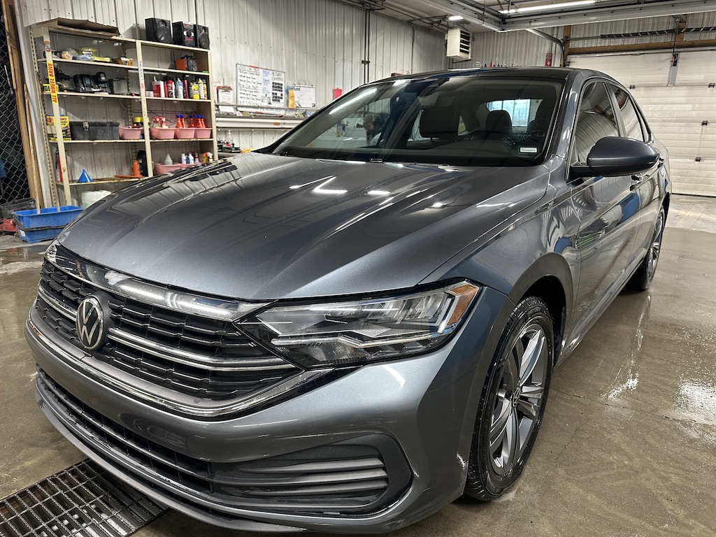Used 2023 Volkswagen Jetta SE SE Auto