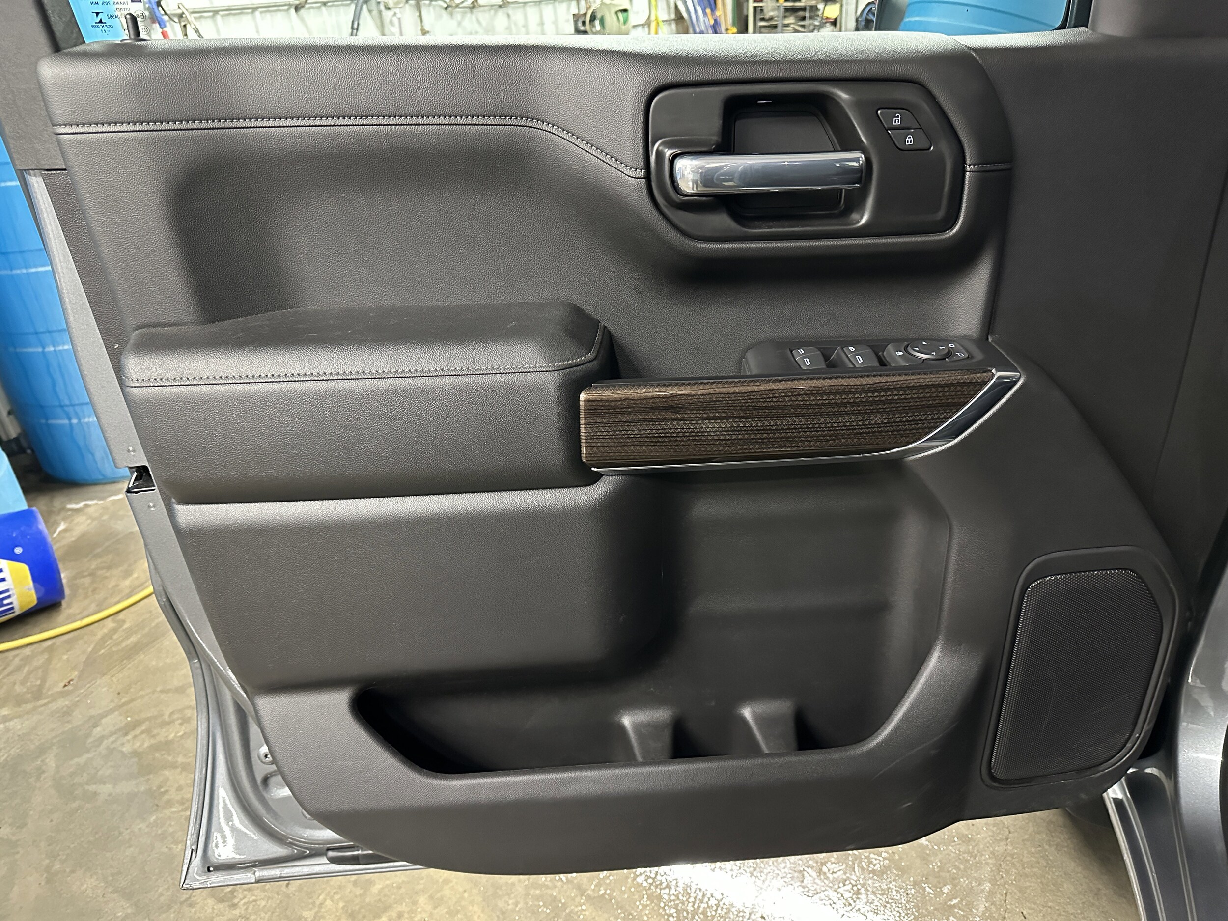 2021 Chevrolet Silverado 1500 RST photo 3