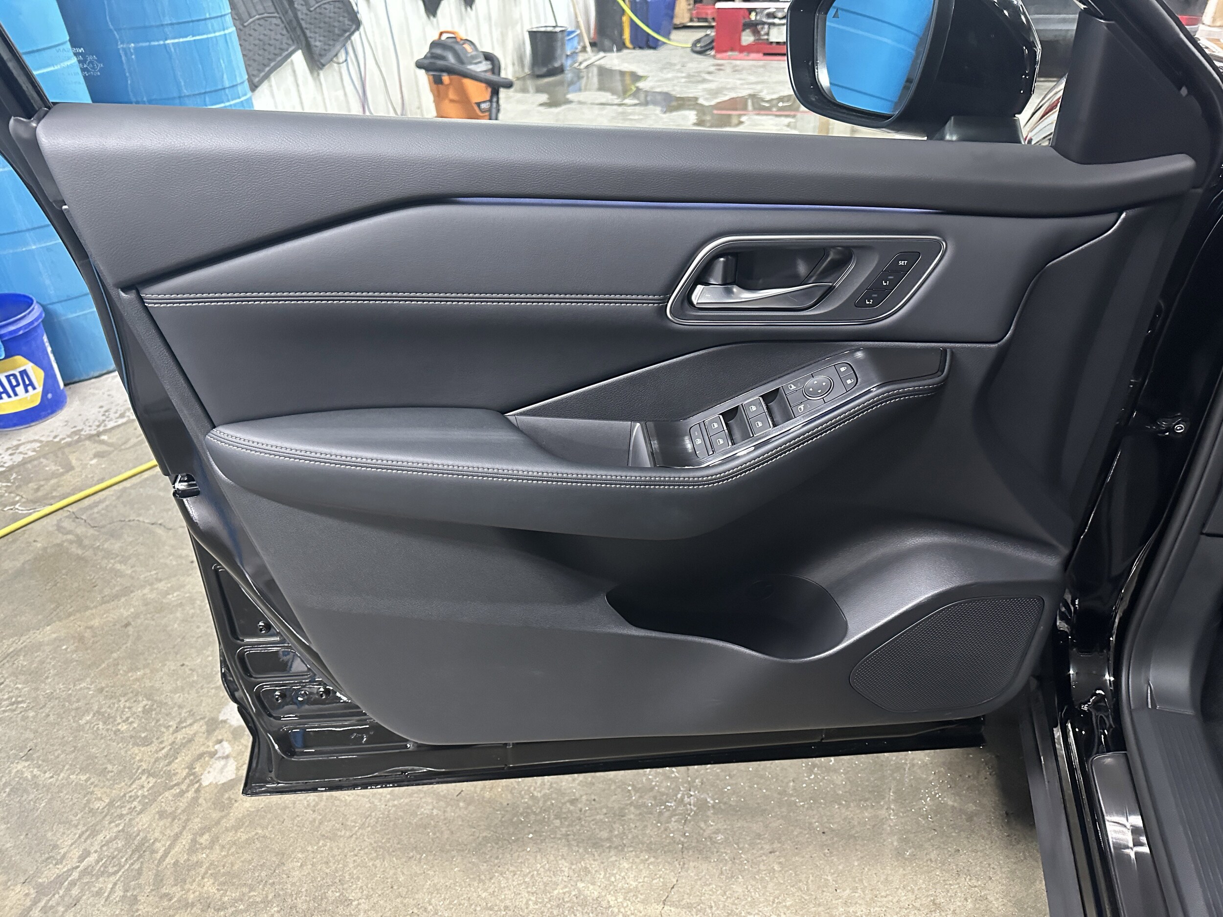 2026 Nissan Rogue Platinum photo 3