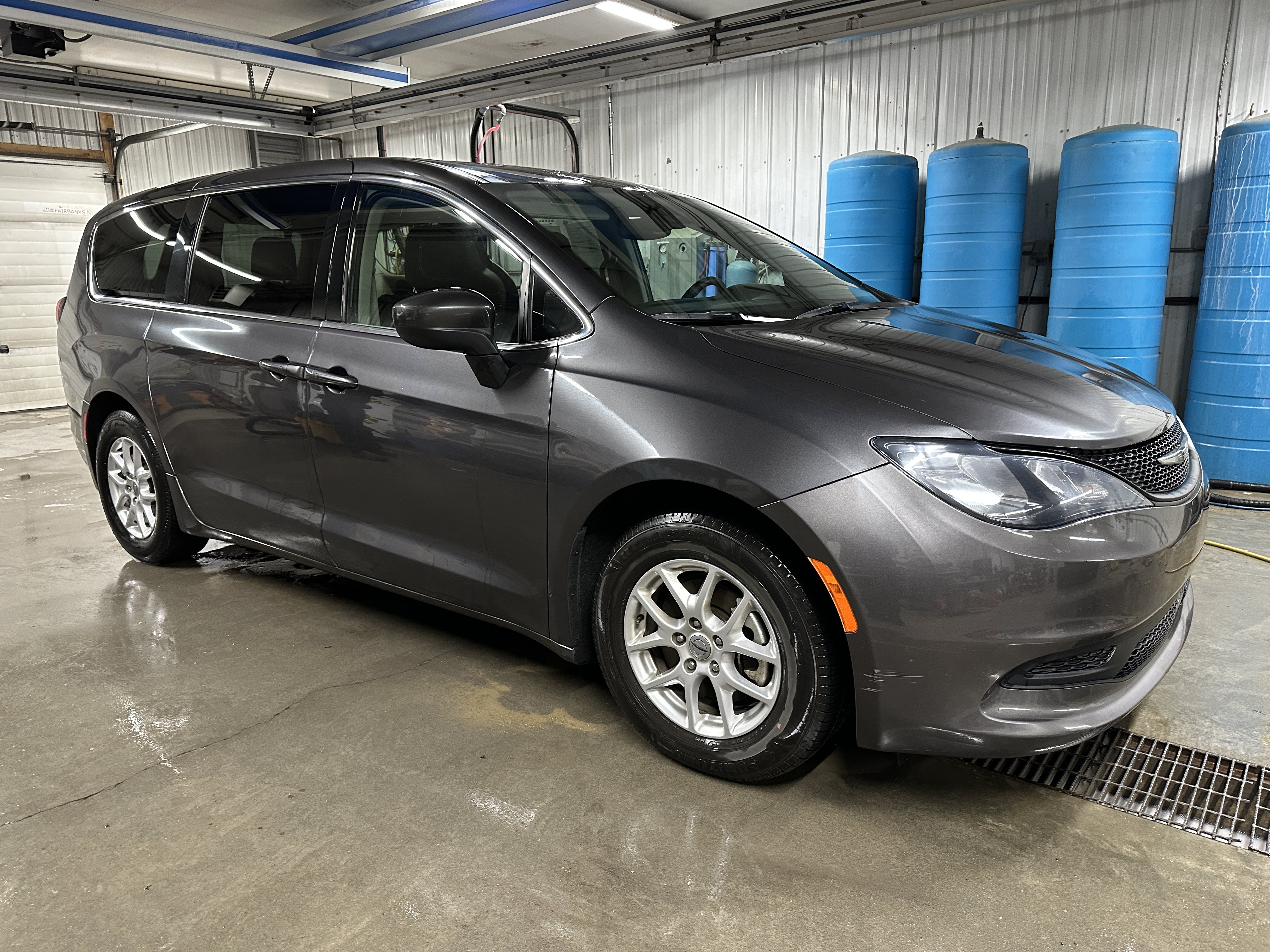 2023 Chrysler Voyager LX