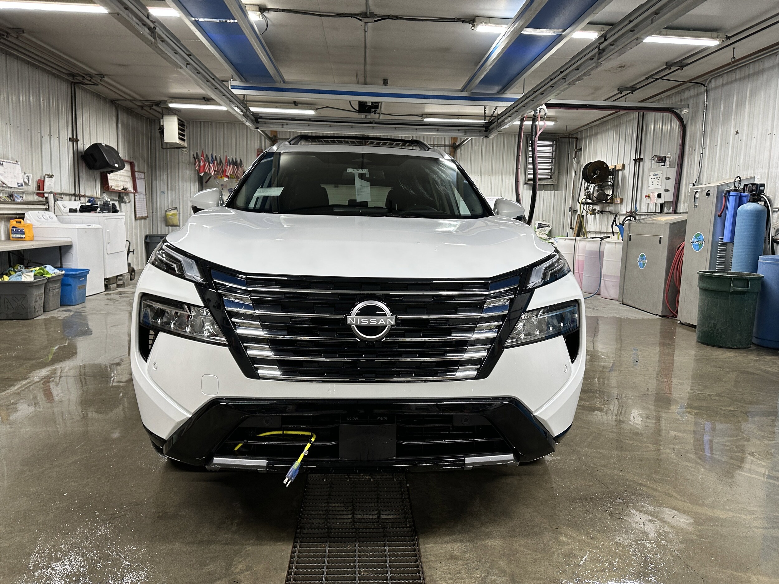 2026 Nissan Rogue Platinum photo 2