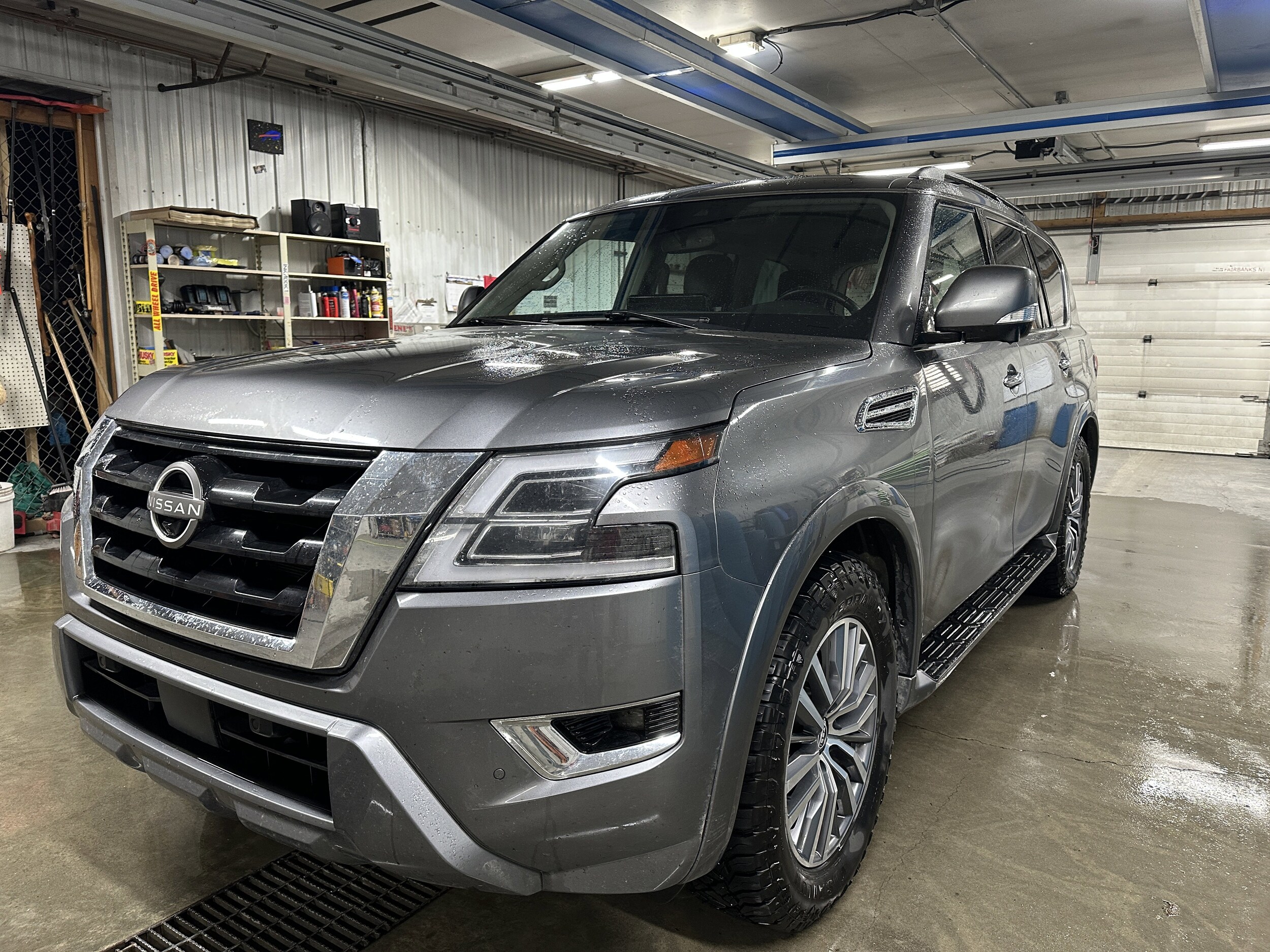 2023 Nissan Armada SL photo 2