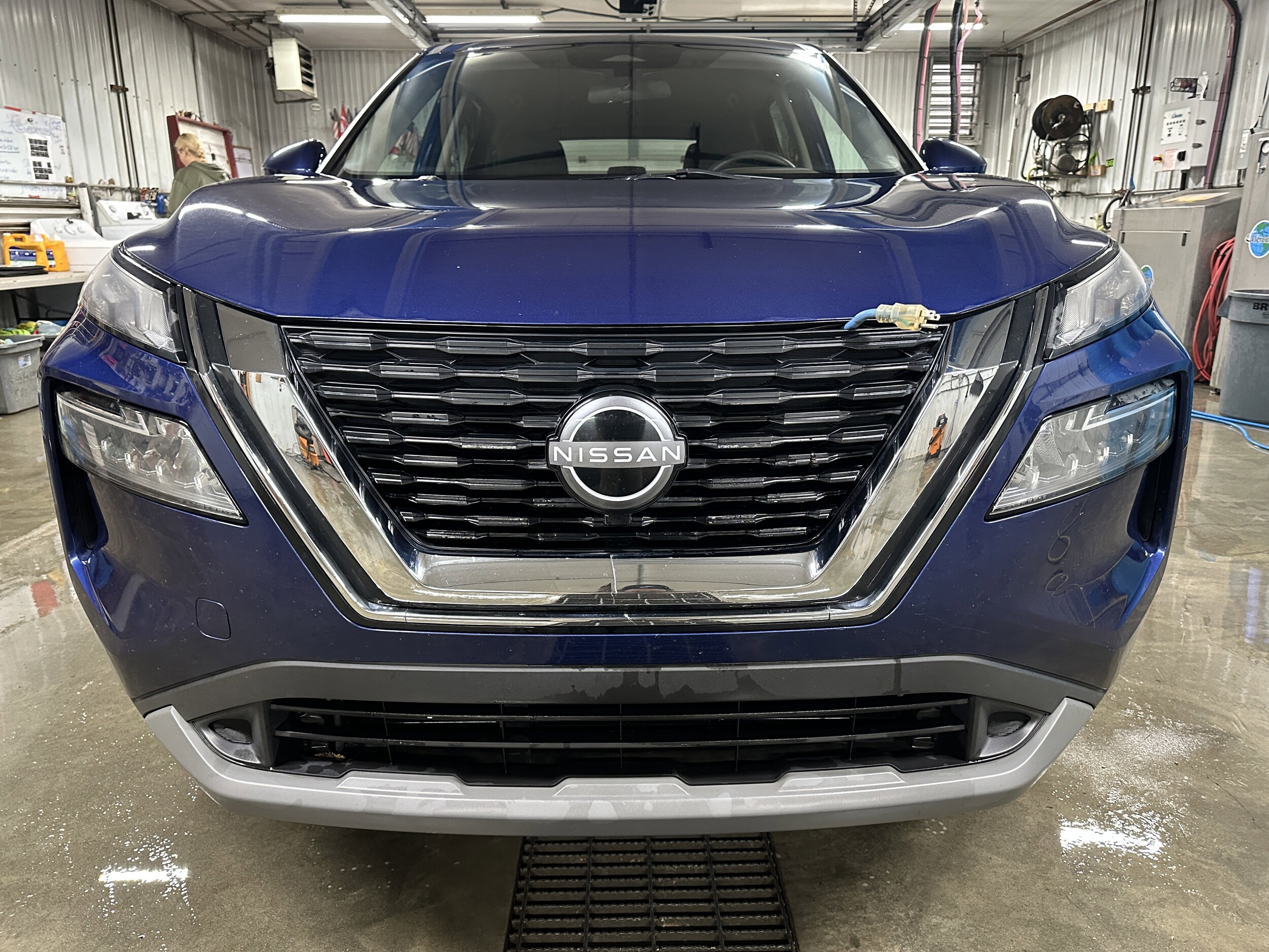 2023 Nissan Rogue SV photo 2