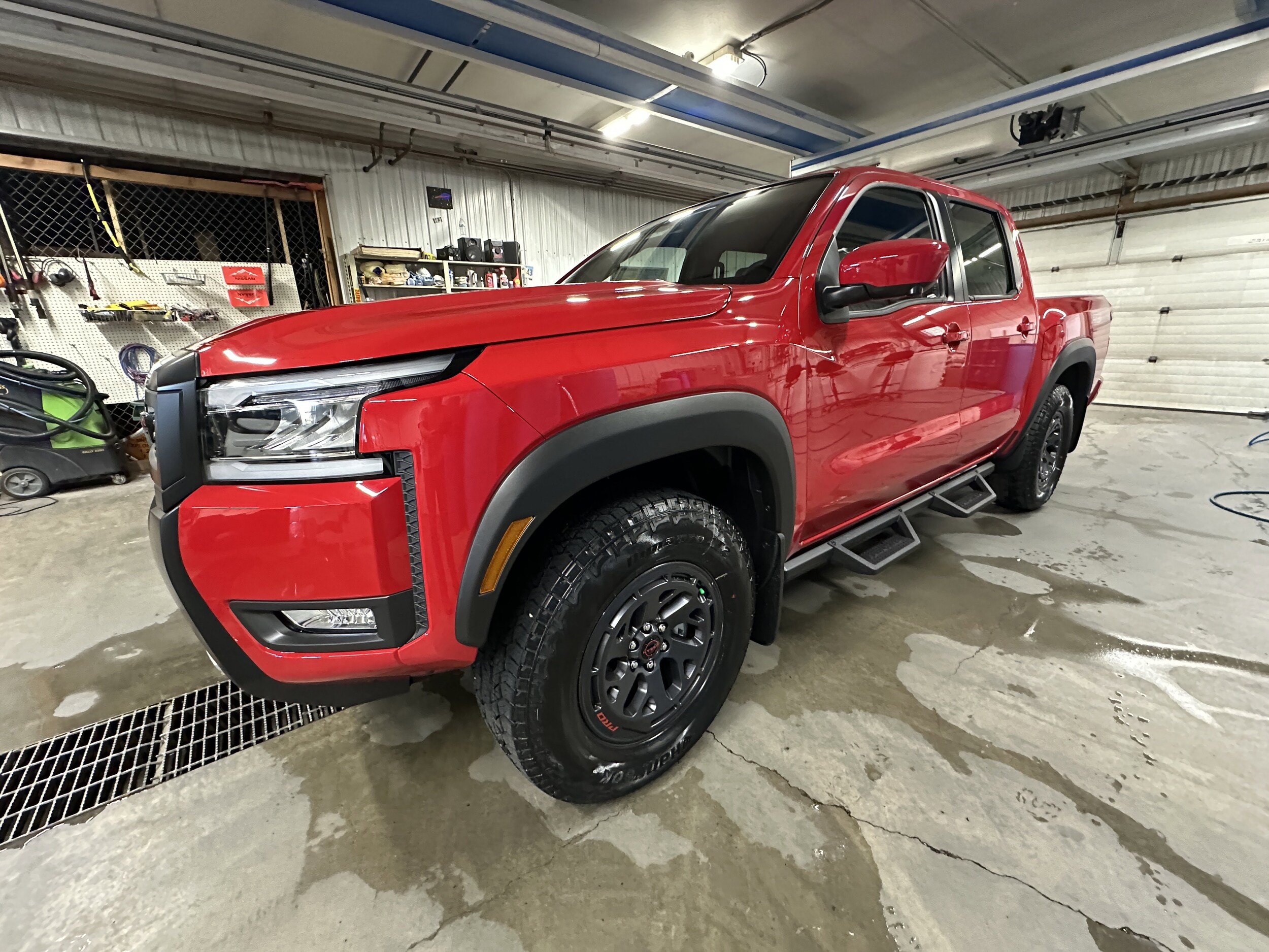 2025 Nissan Frontier PRO-4X photo 3