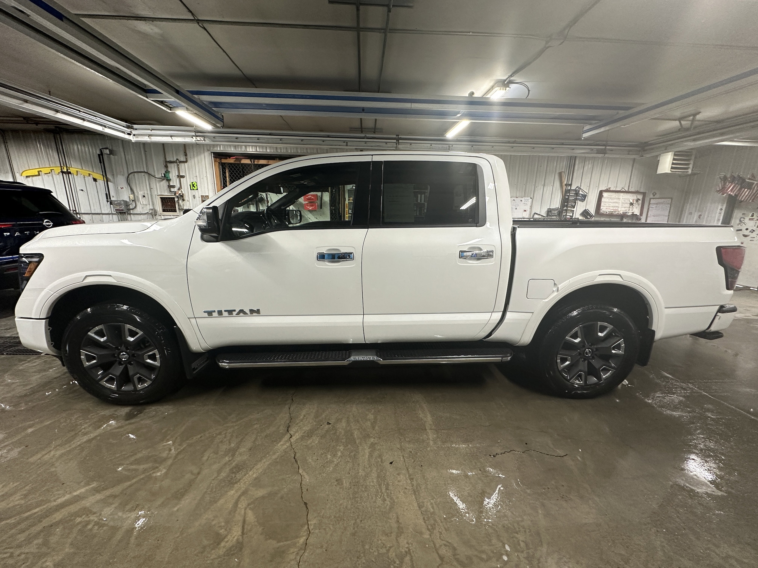 Image 9 of 2022 Nissan Titan Platinum Reserve 4x4 Crew Cab