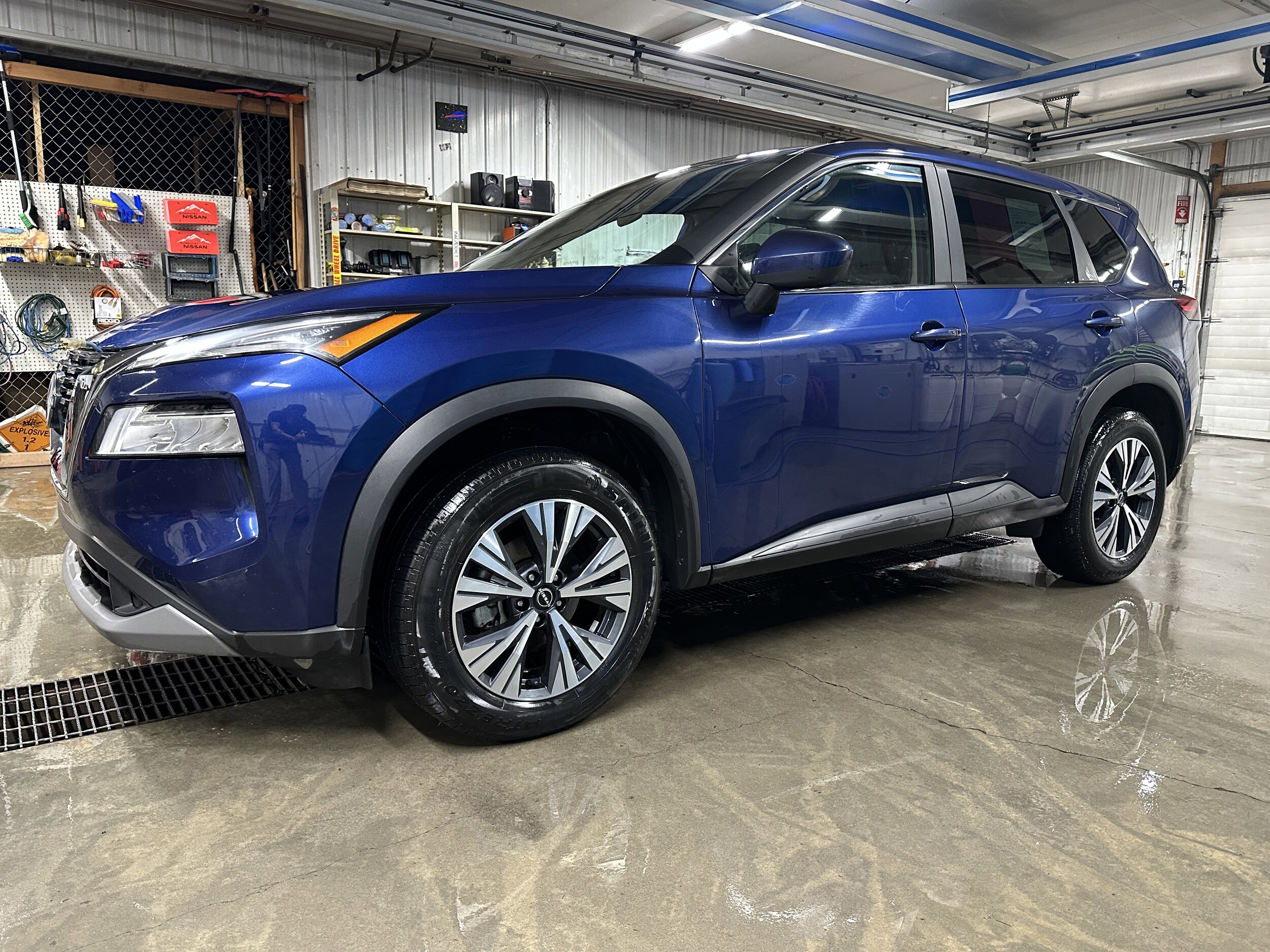 2023 Nissan Rogue SV photo 3