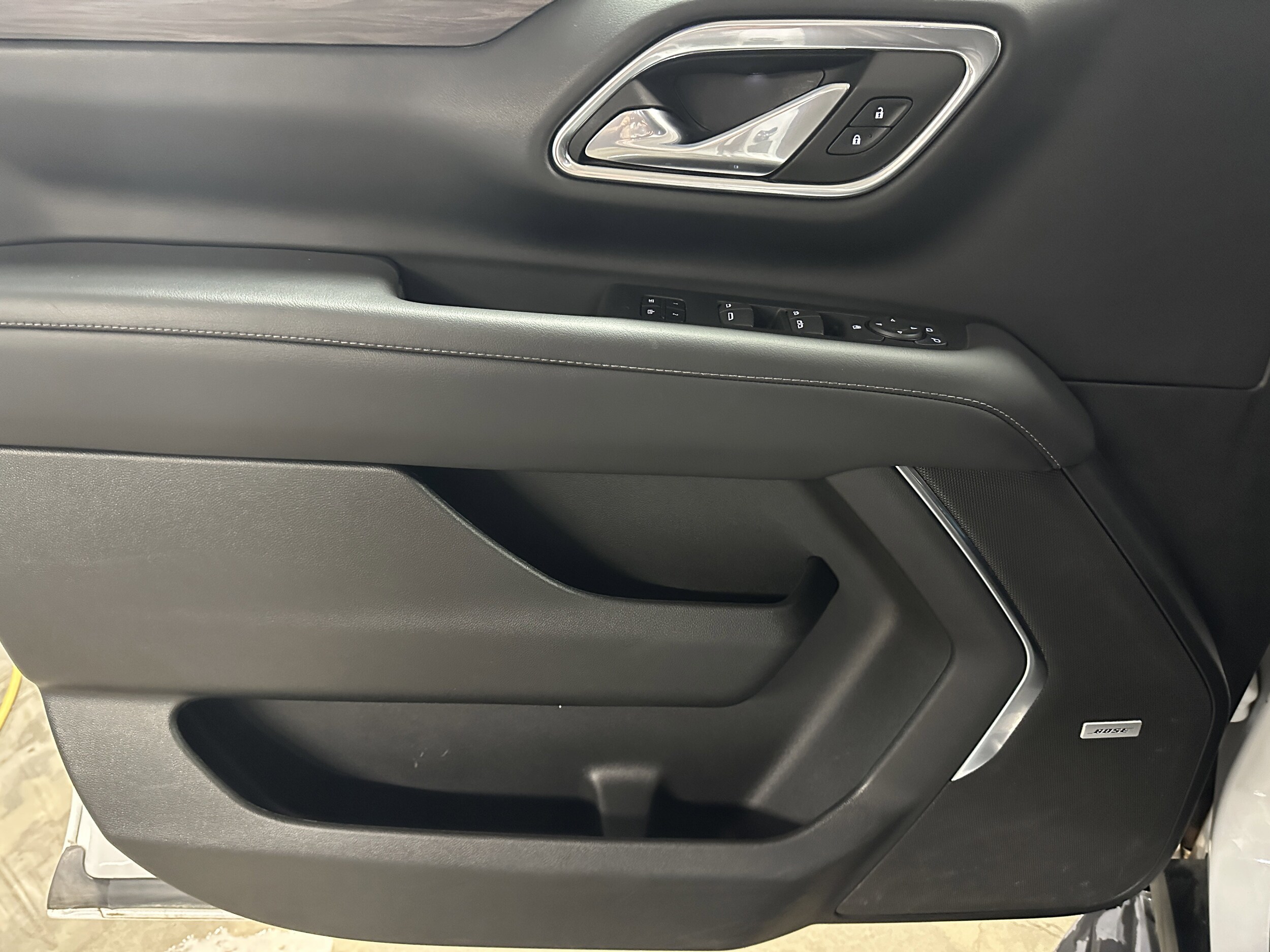 2023 Chevrolet Suburban LT photo 4