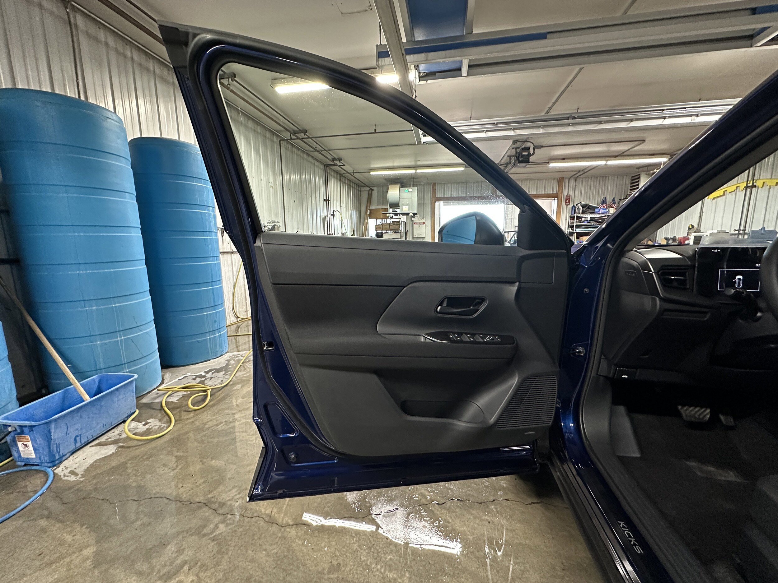 2025 Nissan Kicks S photo 4