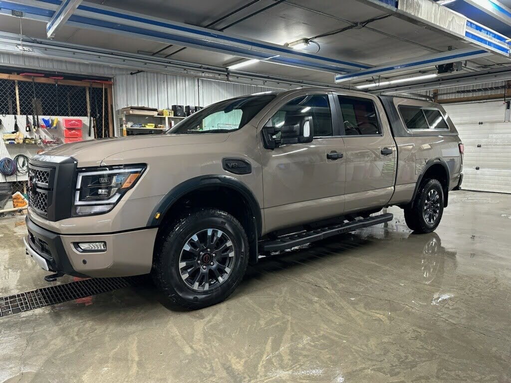 2024 Nissan Titan Crew Cab PRO-4X photo 3