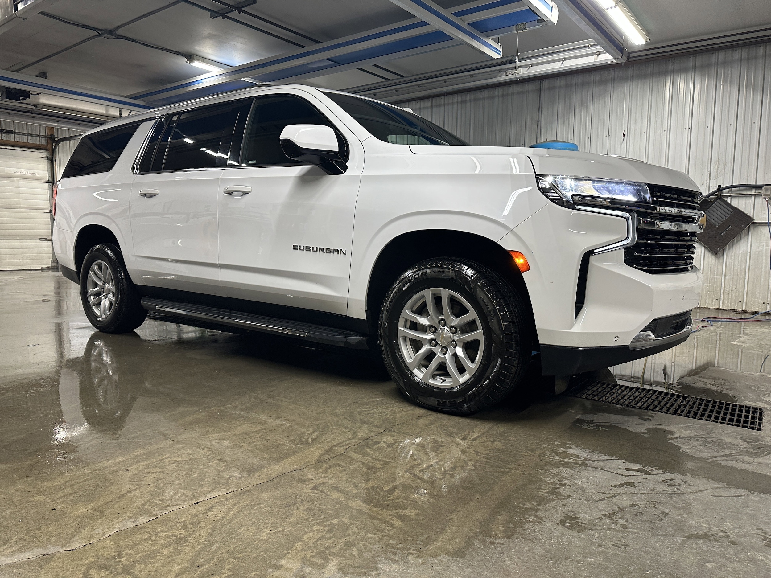 2023 Chevrolet Suburban LT's photo