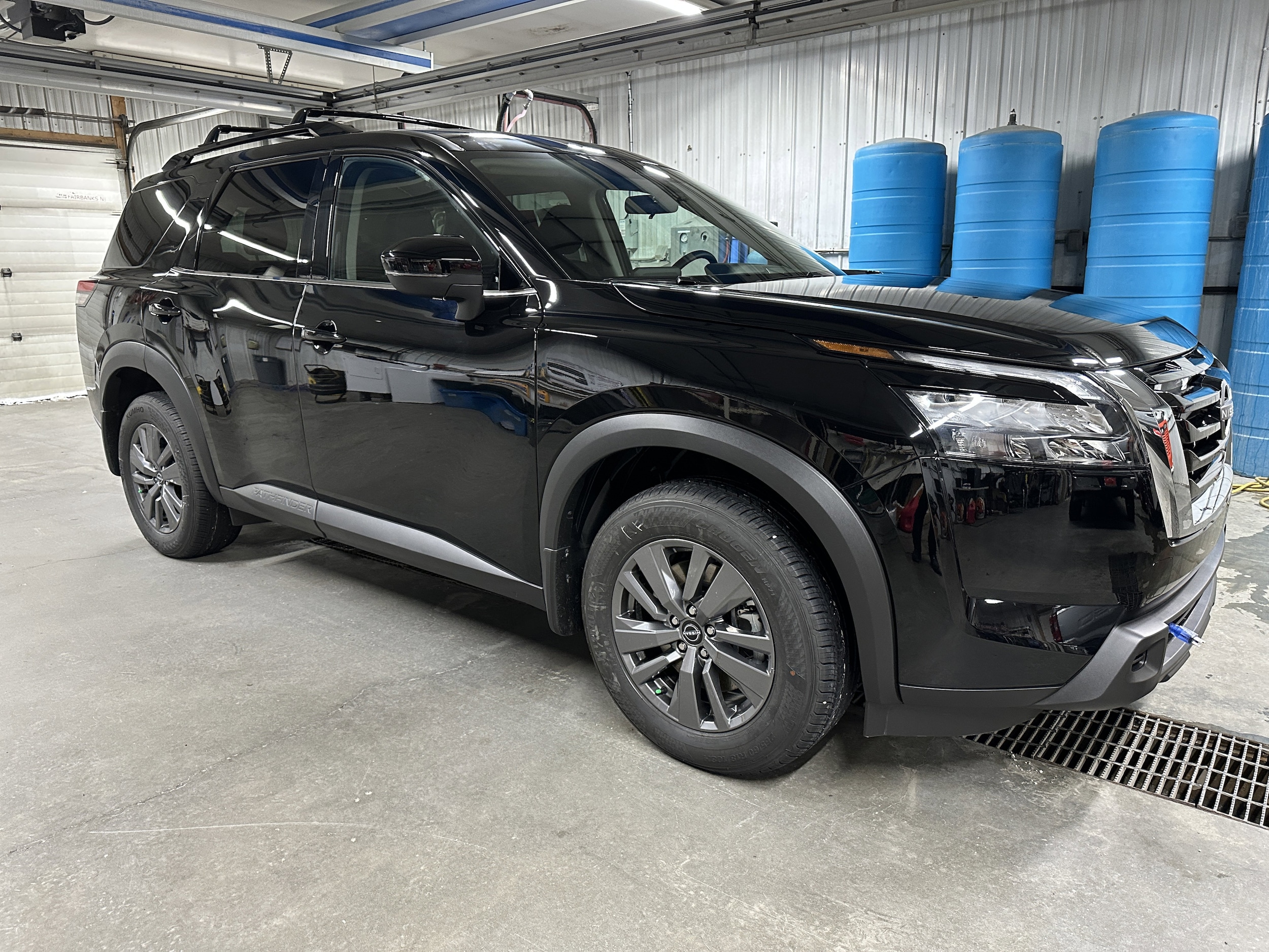 2025 Nissan Pathfinder SV's photo