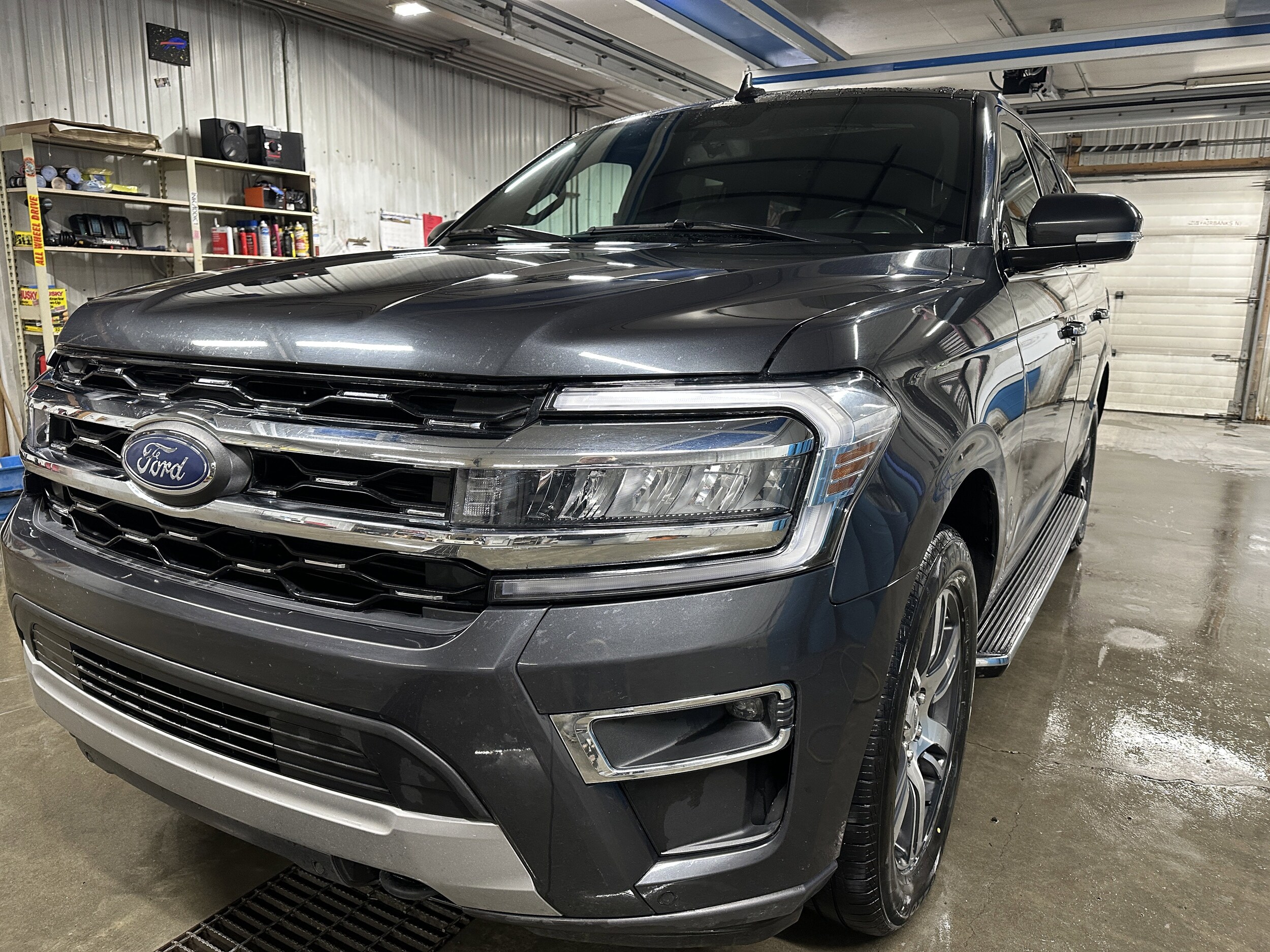 2023 Ford Expedition Limited photo 2