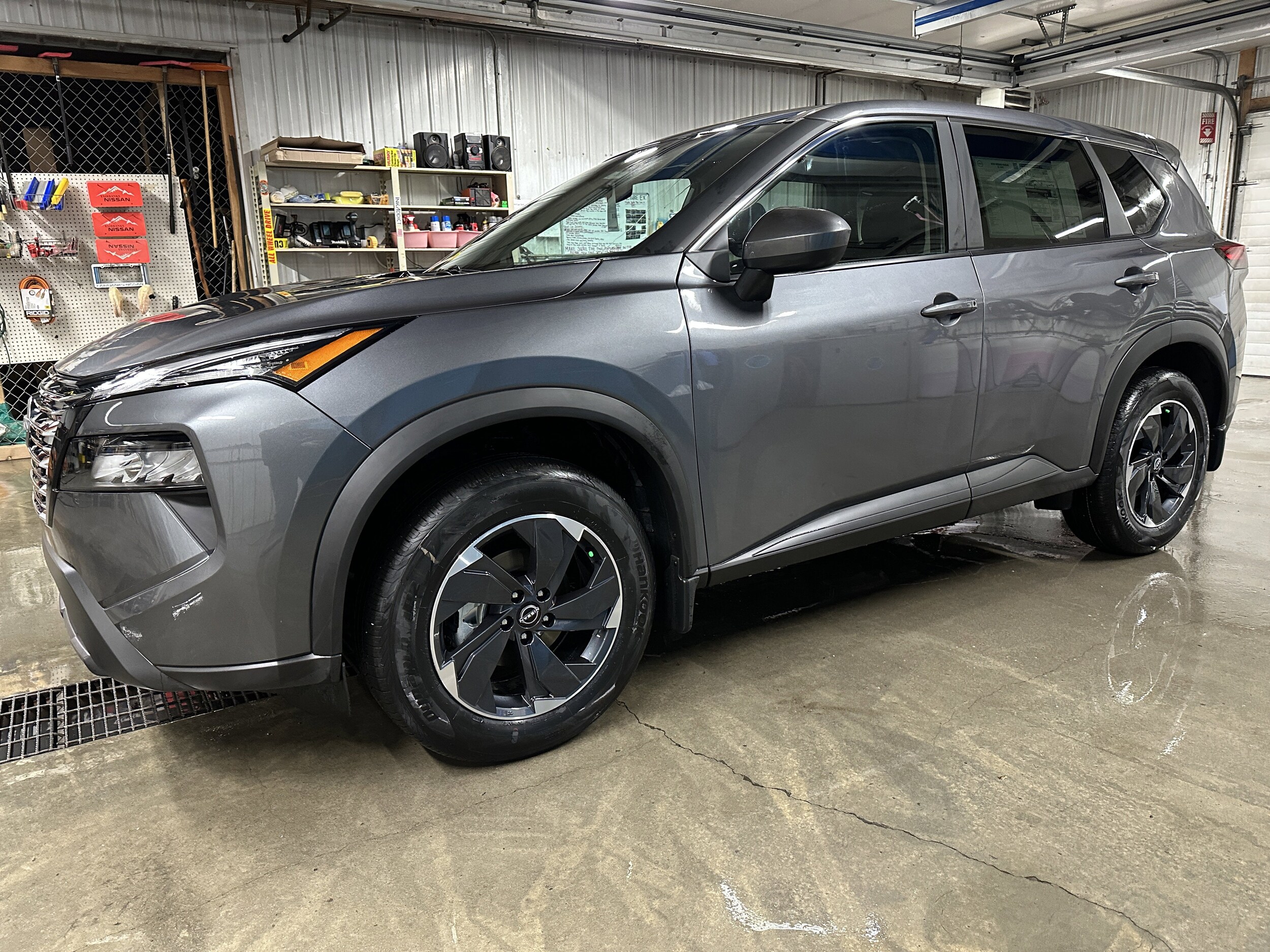 2026 Nissan Rogue SV photo 2