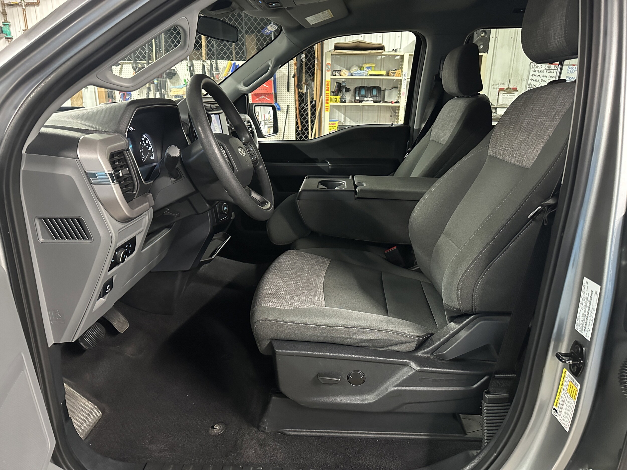 2023 Ford F-150 XLT photo 2