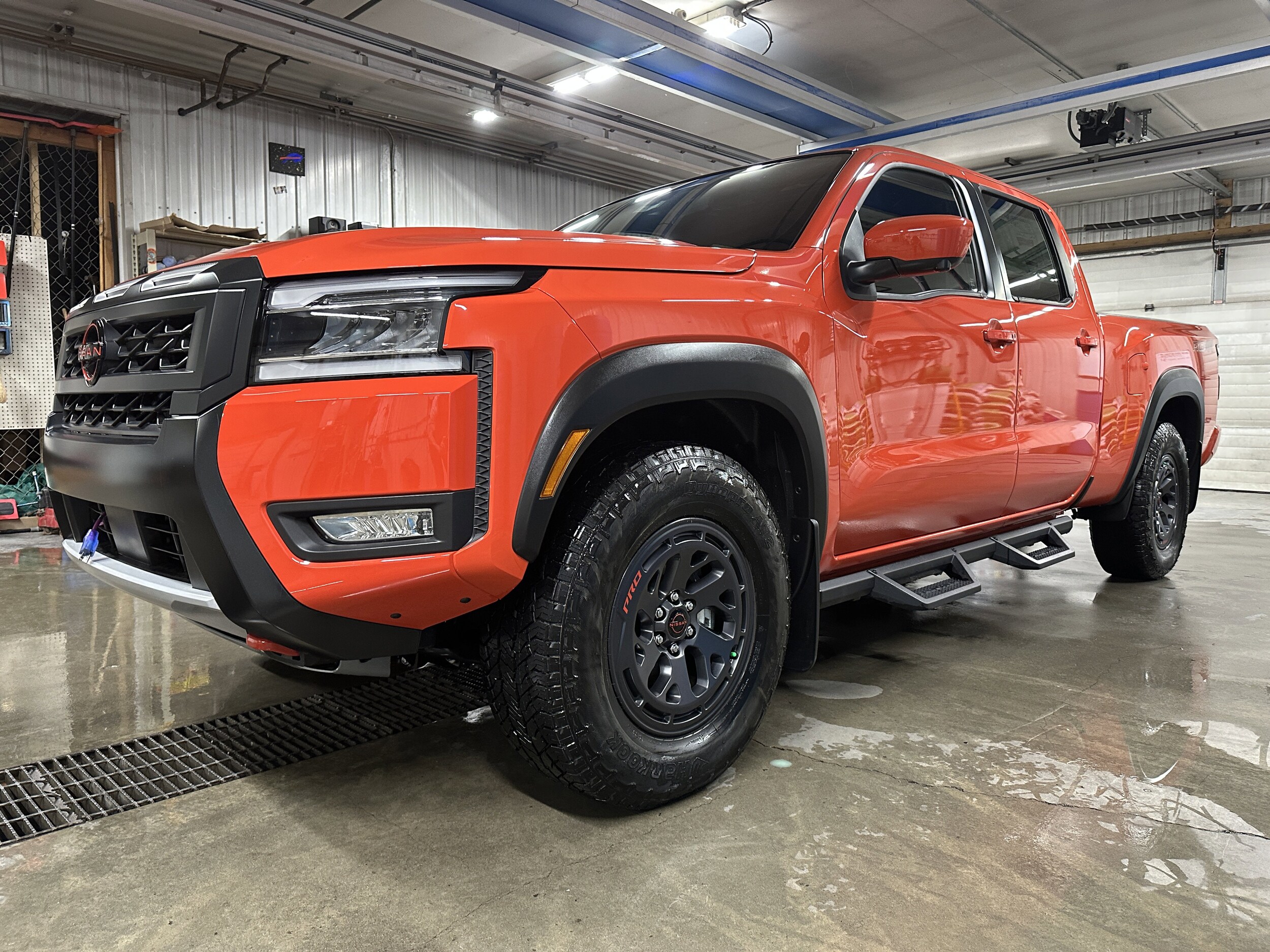 2025 Nissan Frontier Crew Cab PRO-4X photo 3