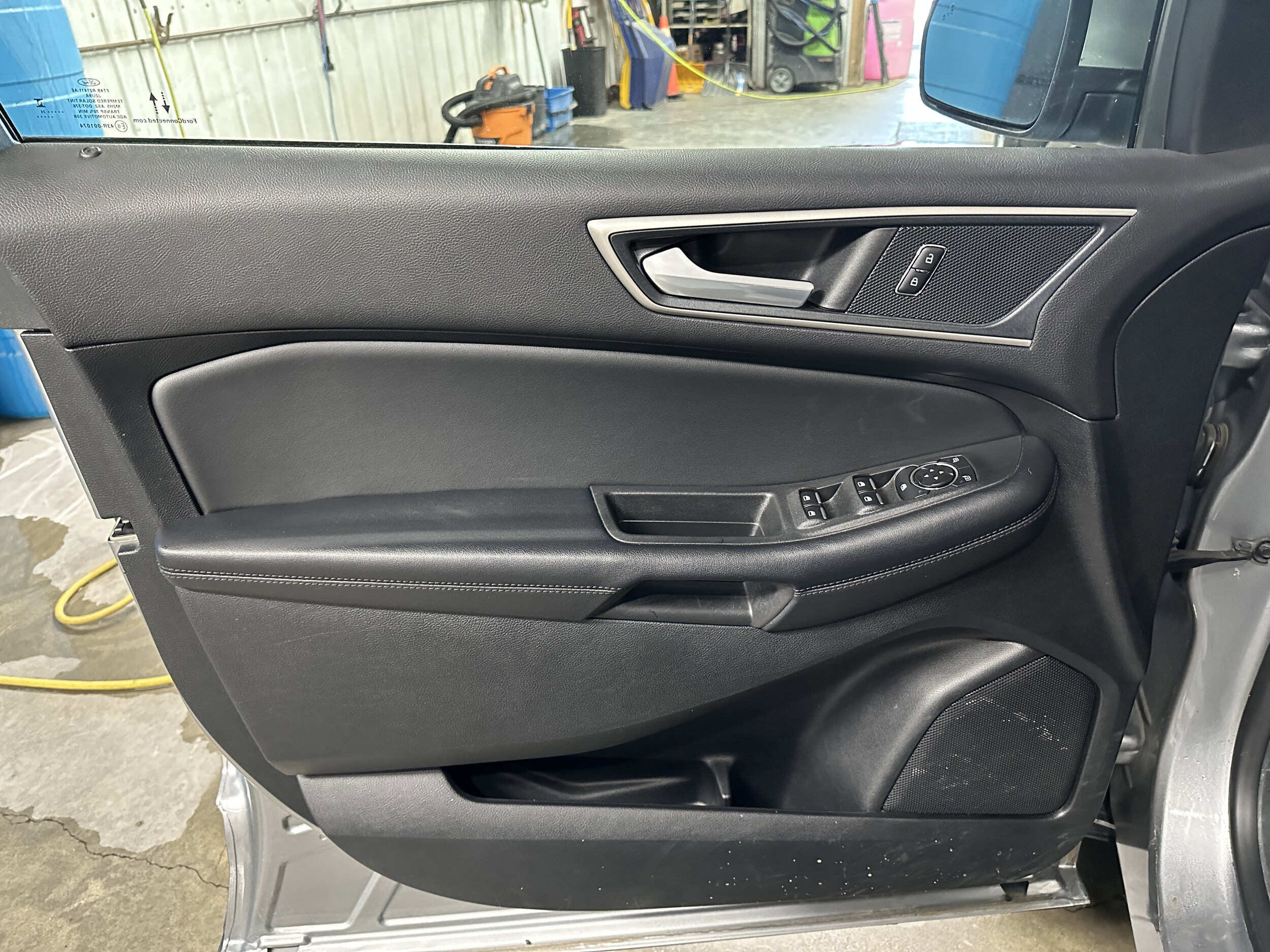 2024 Ford Edge SEL photo 4