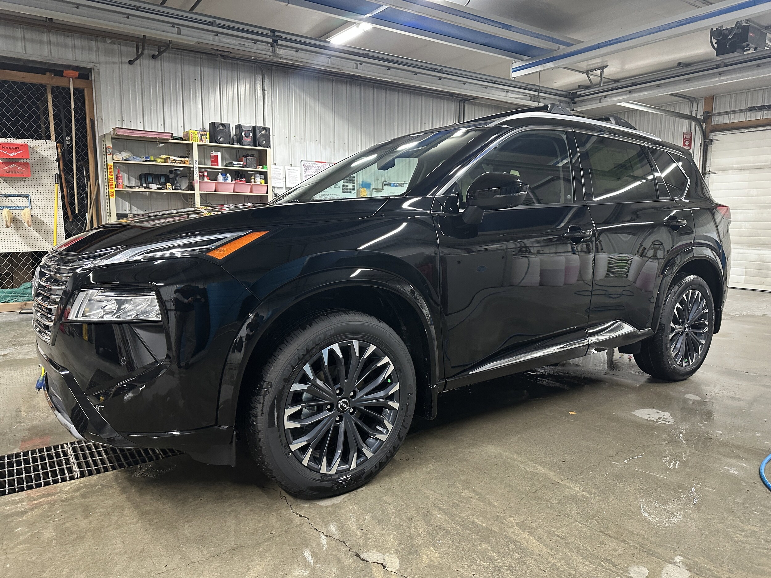 2026 Nissan Rogue Platinum photo 2