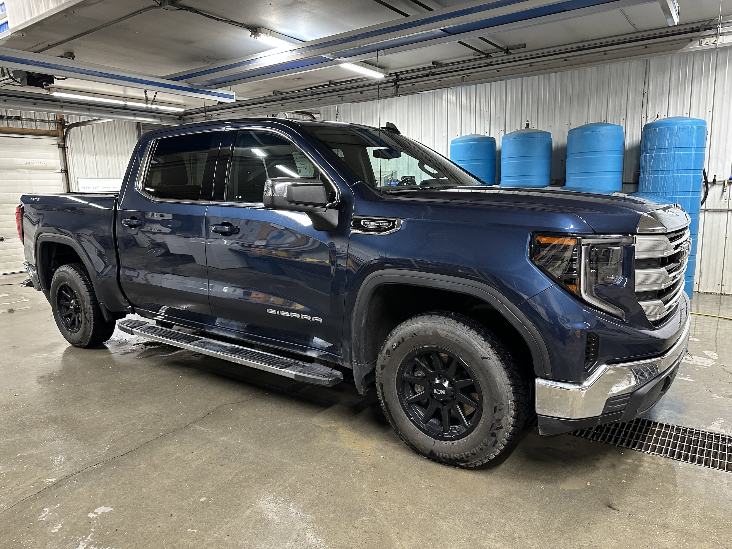 2022 GMC Sierra 4WD Crew Cab Short Box SLE's photo