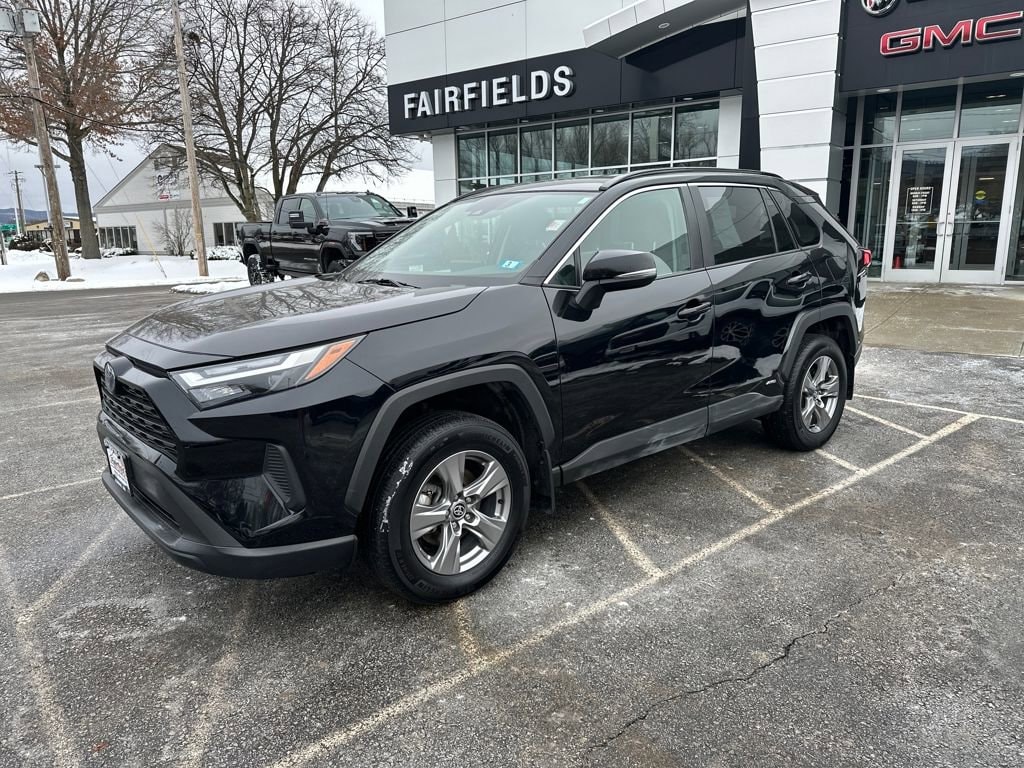 2024 Toyota RAV4 XLE's photo