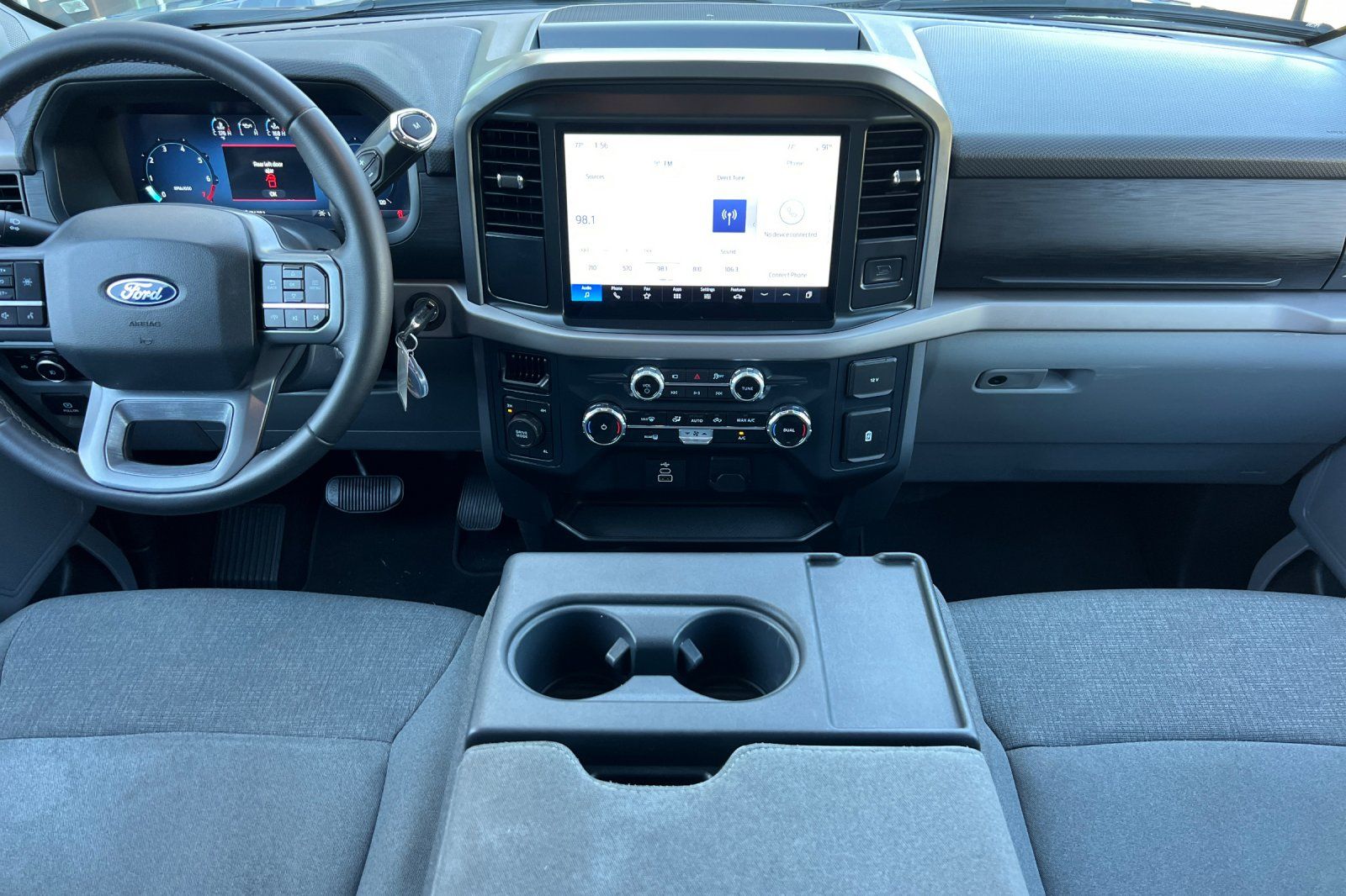 2025 Ford F-150 XLT photo 2