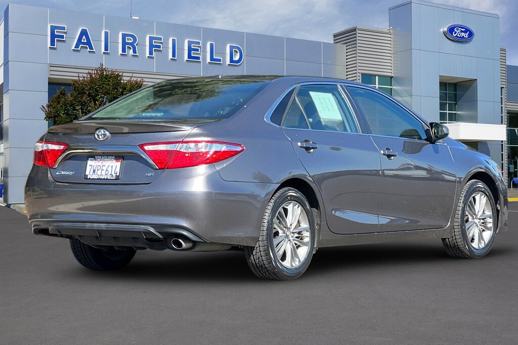 Used 2017 Toyota Camry SE Sedan