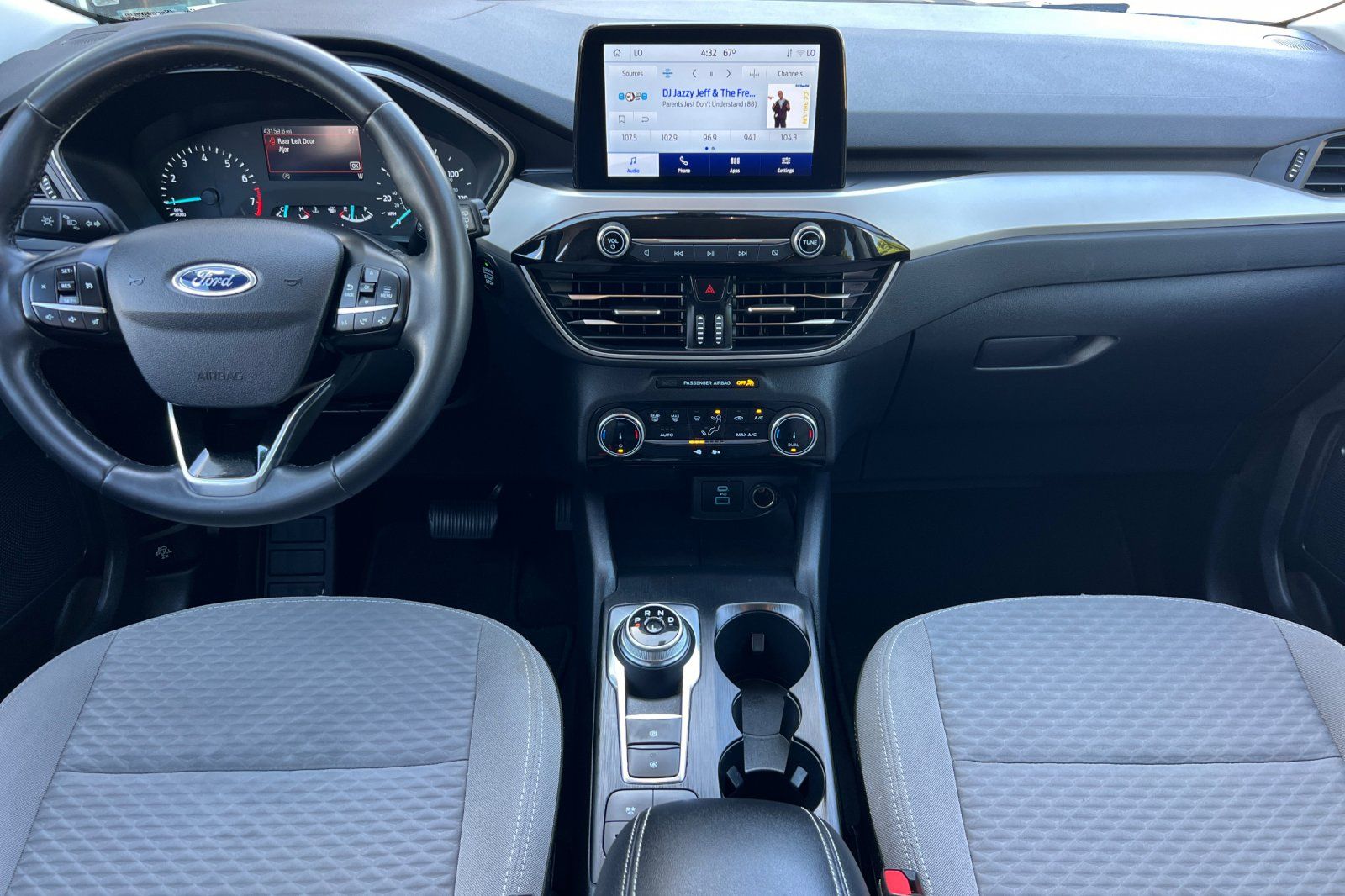 2022 Ford Escape SE photo 2