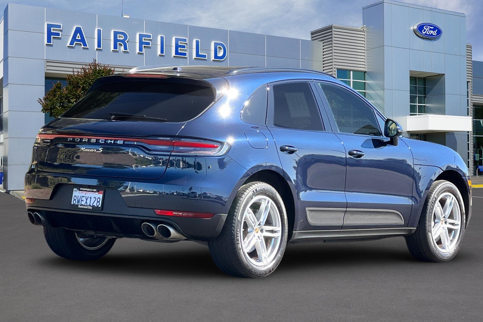 2021 Porsche Macan S photo 2