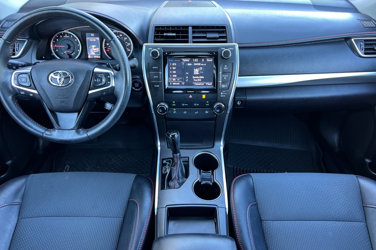 2017 Toyota Camry SE photo 2