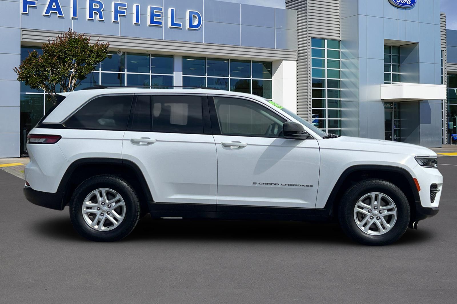 2024 Jeep Grand Cherokee Laredo photo 6