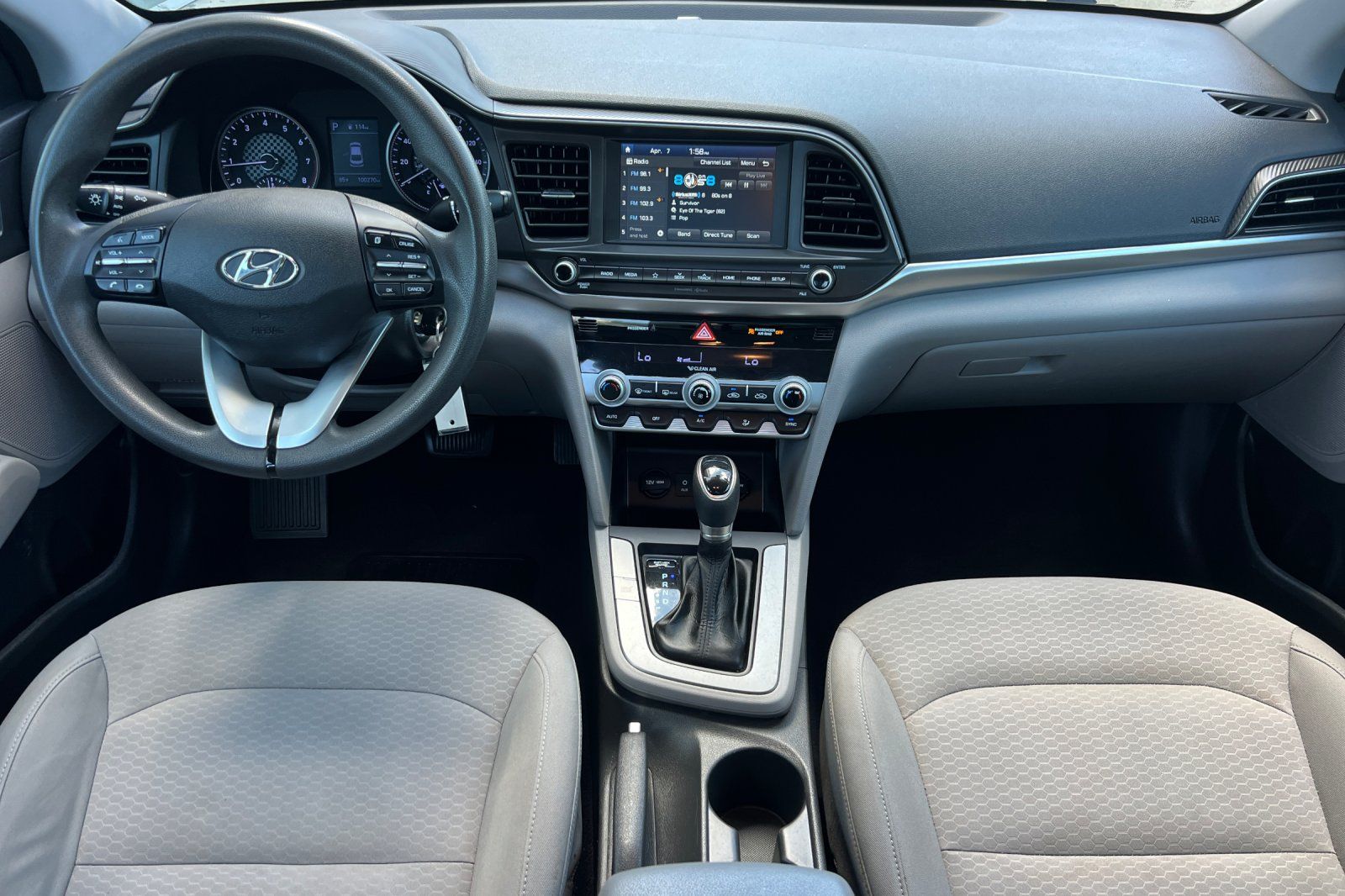 2020 Hyundai Elantra SEL photo 2