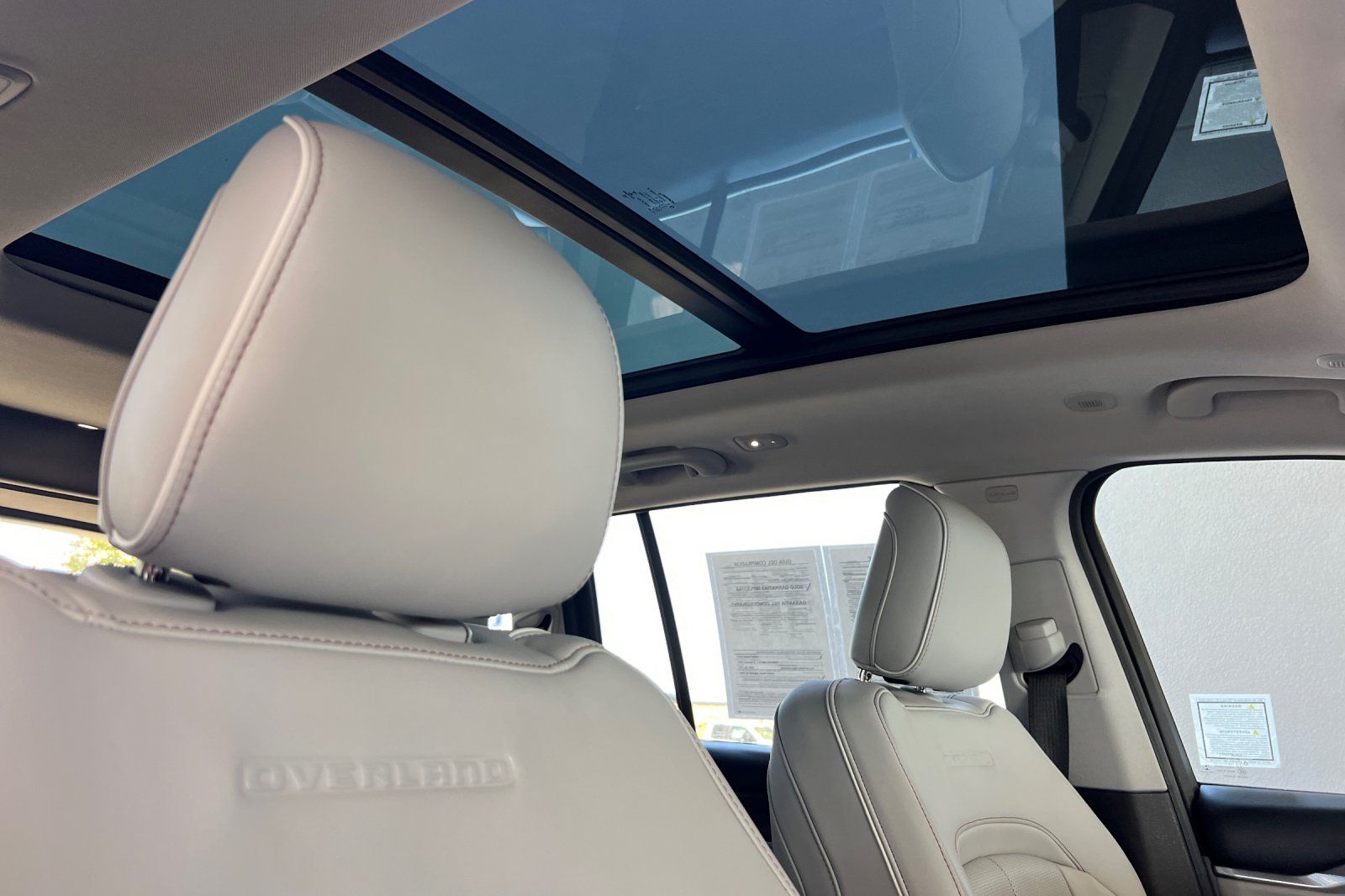 2022 Jeep Grand Cherokee Overland - Photo 16