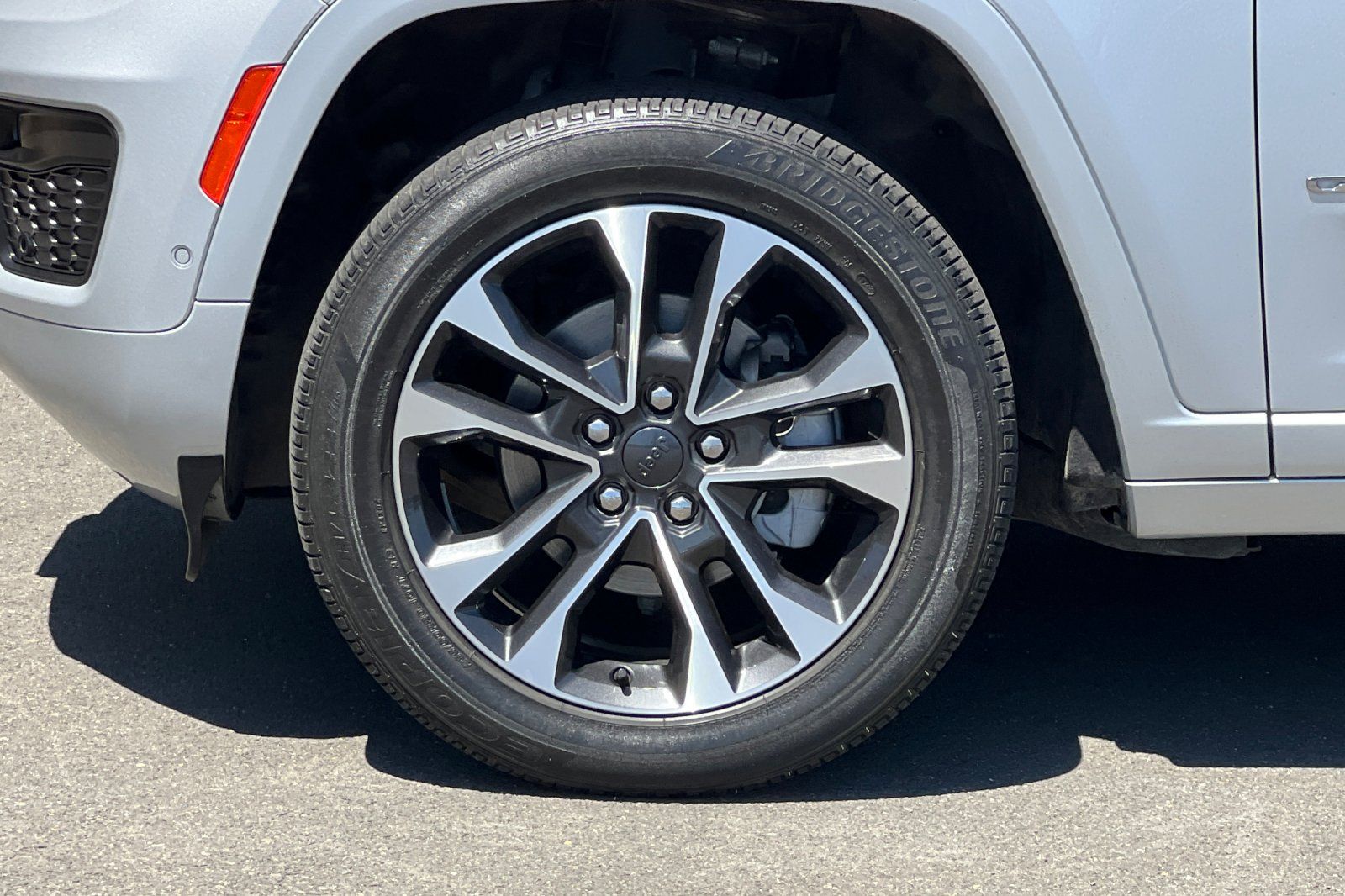 2022 Jeep Grand Cherokee Overland - Photo 25