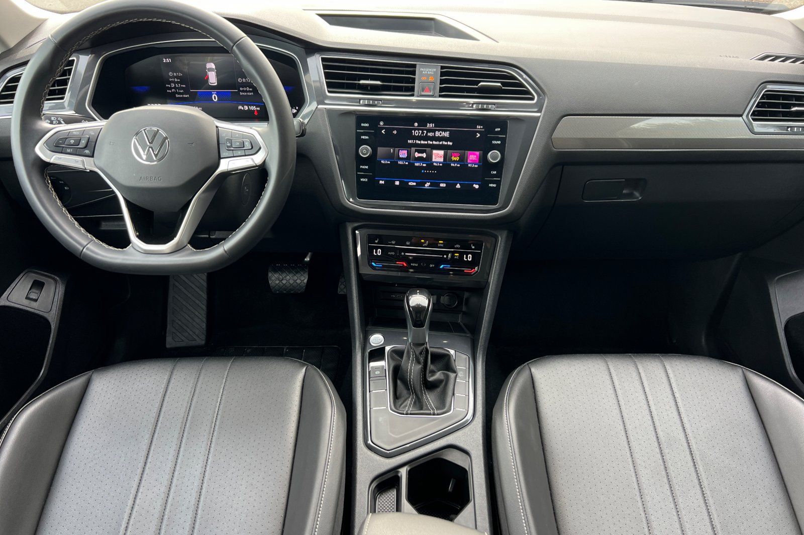 2024 Volkswagen Tiguan 2.0T SE photo 2