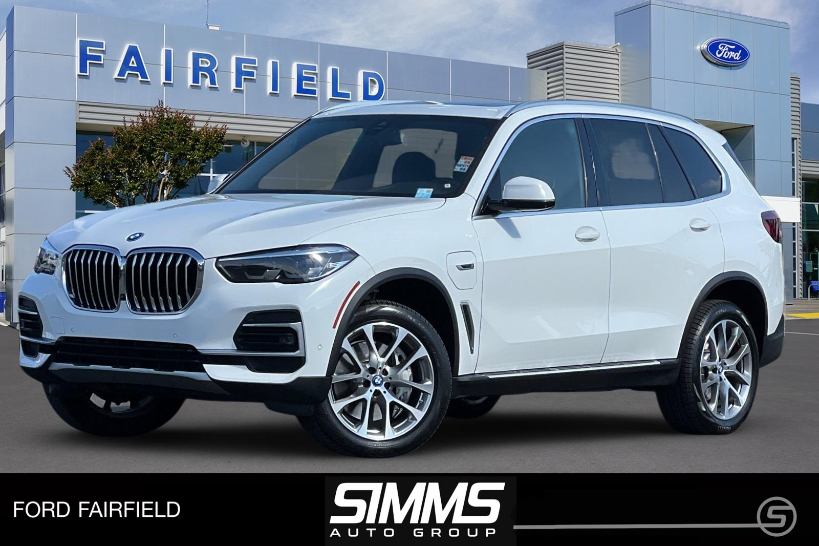 2023 BMW X5 45e's photo
