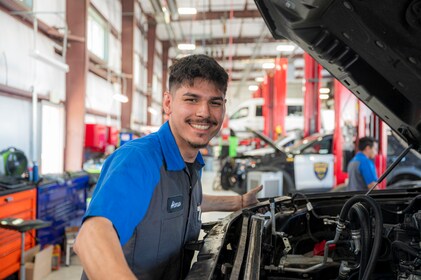 Staff member Alonso Alvardo from ID_da82b4