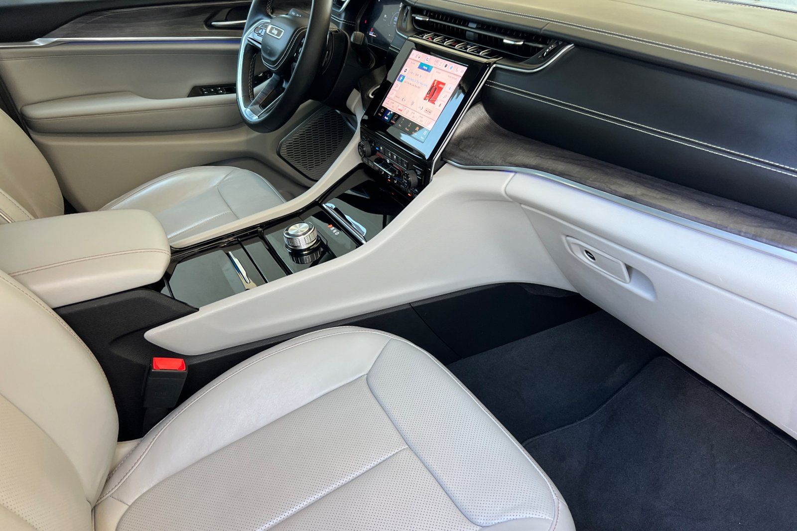 2022 Jeep Grand Cherokee Overland - Photo 15