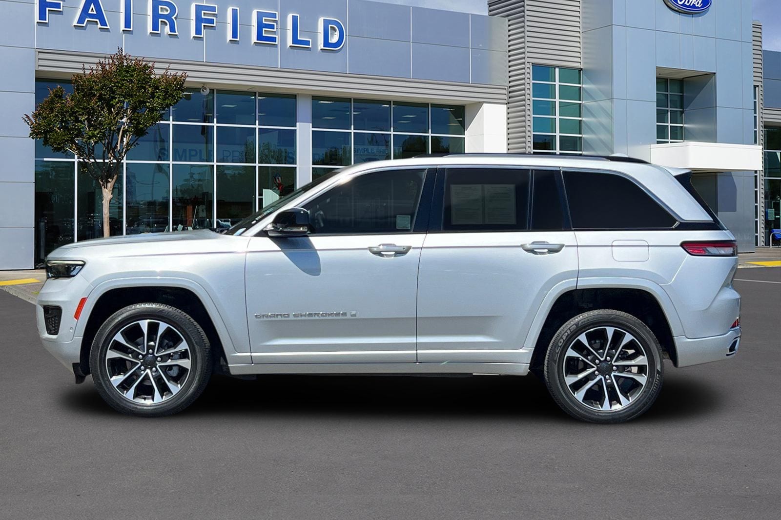 2022 Jeep Grand Cherokee Overland - Photo 10