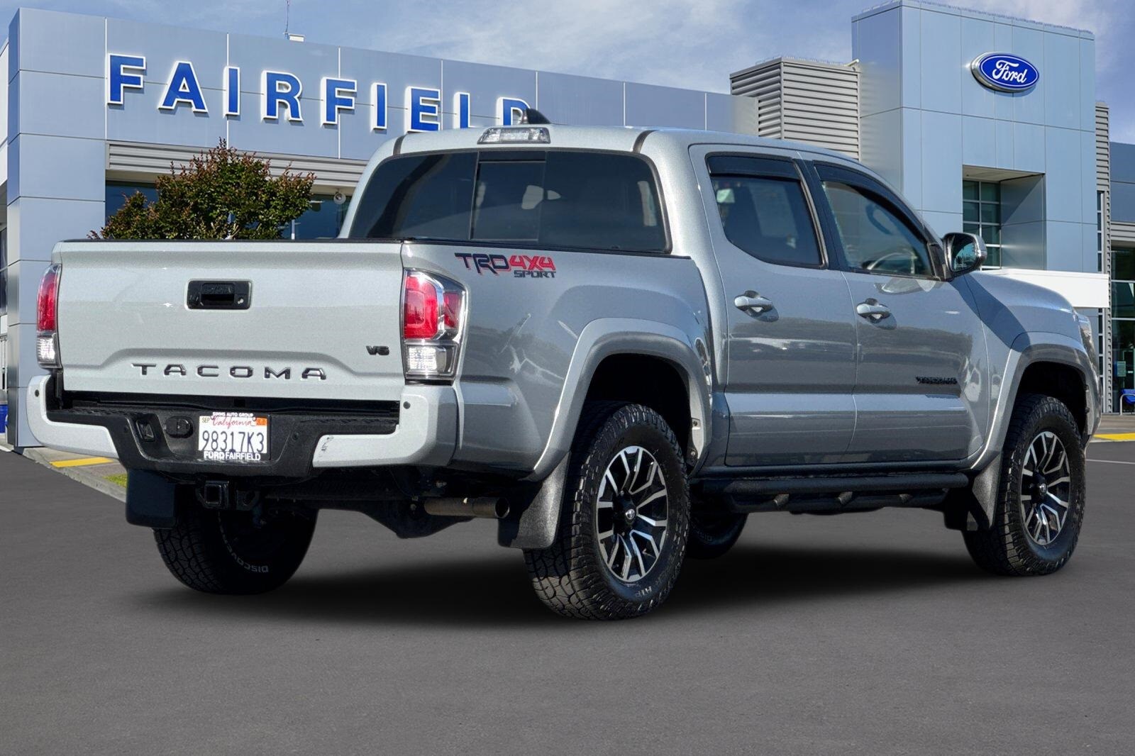2020 Toyota Tacoma TRD Sport photo 2