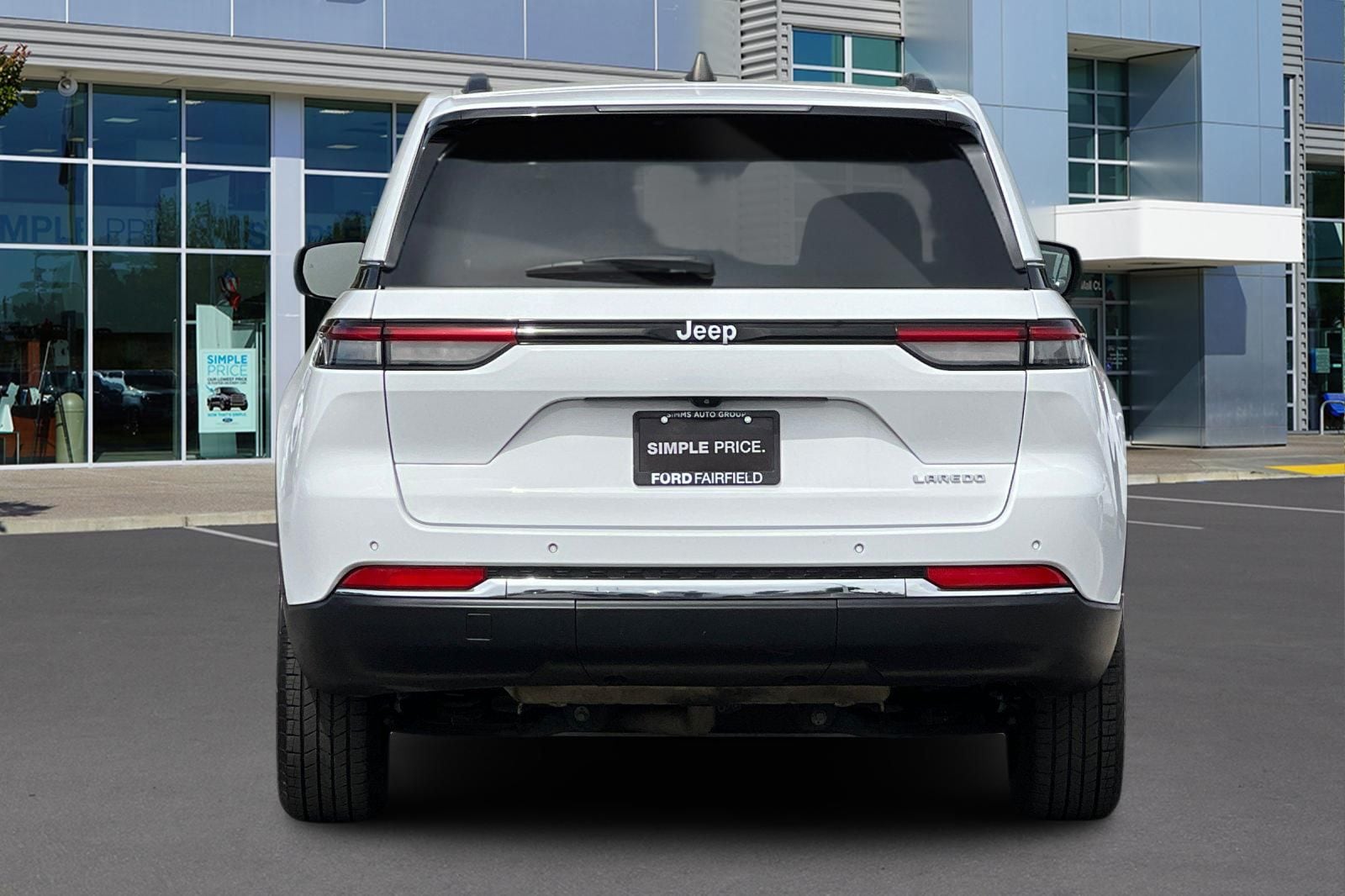 2024 Jeep Grand Cherokee Laredo photo 3