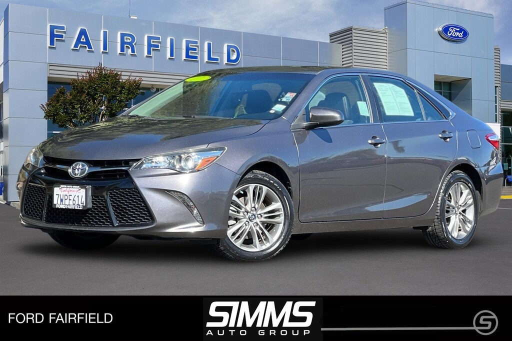 Used 2017 Toyota Camry SE Sedan
