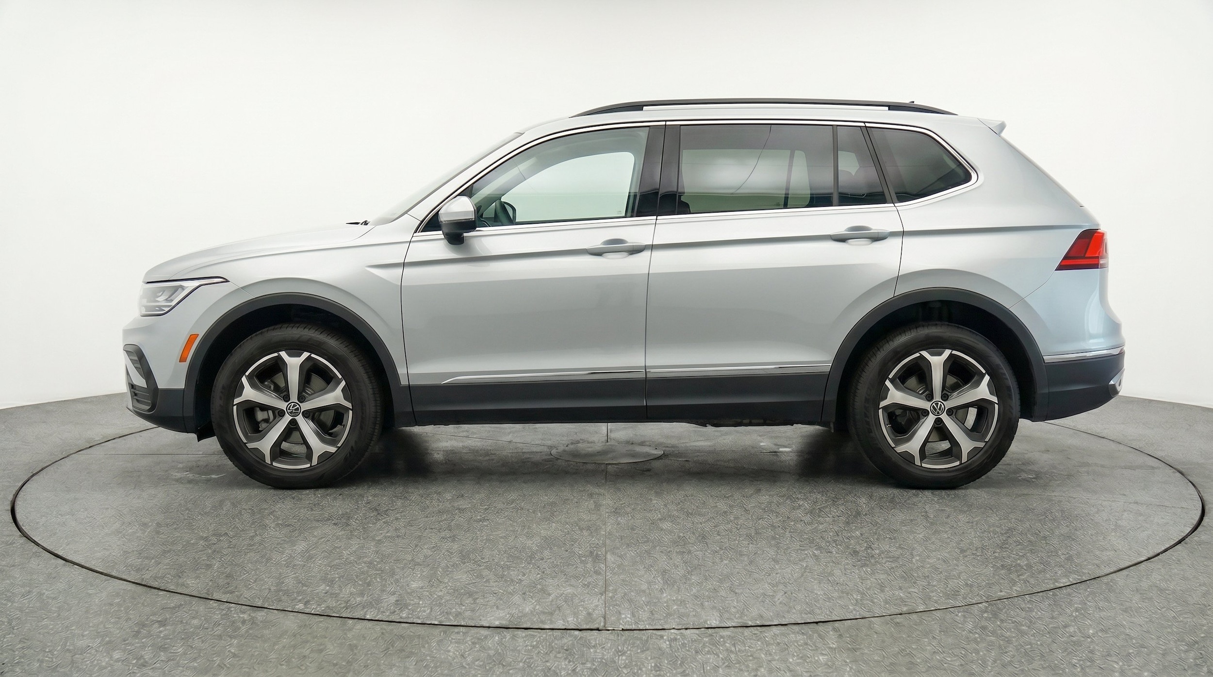 Thumbnail: 2026 Volkswagen Tiguan - 5